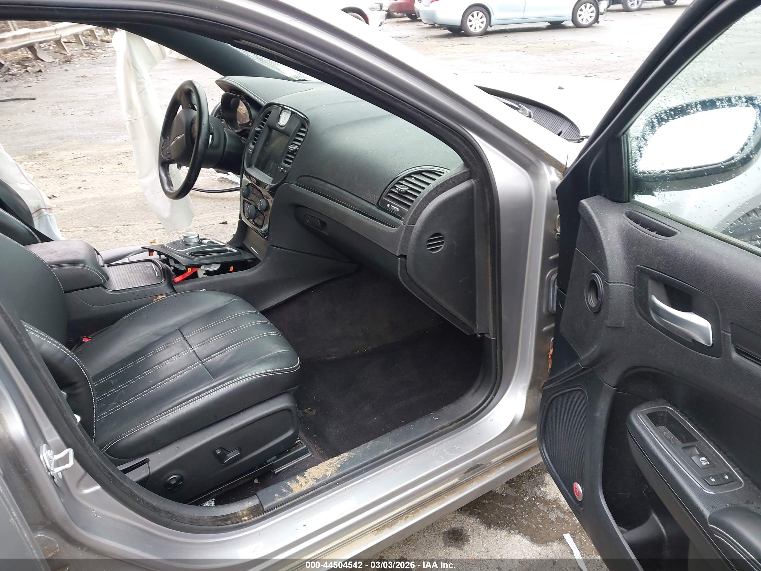 CHRYSLER 300 image 5