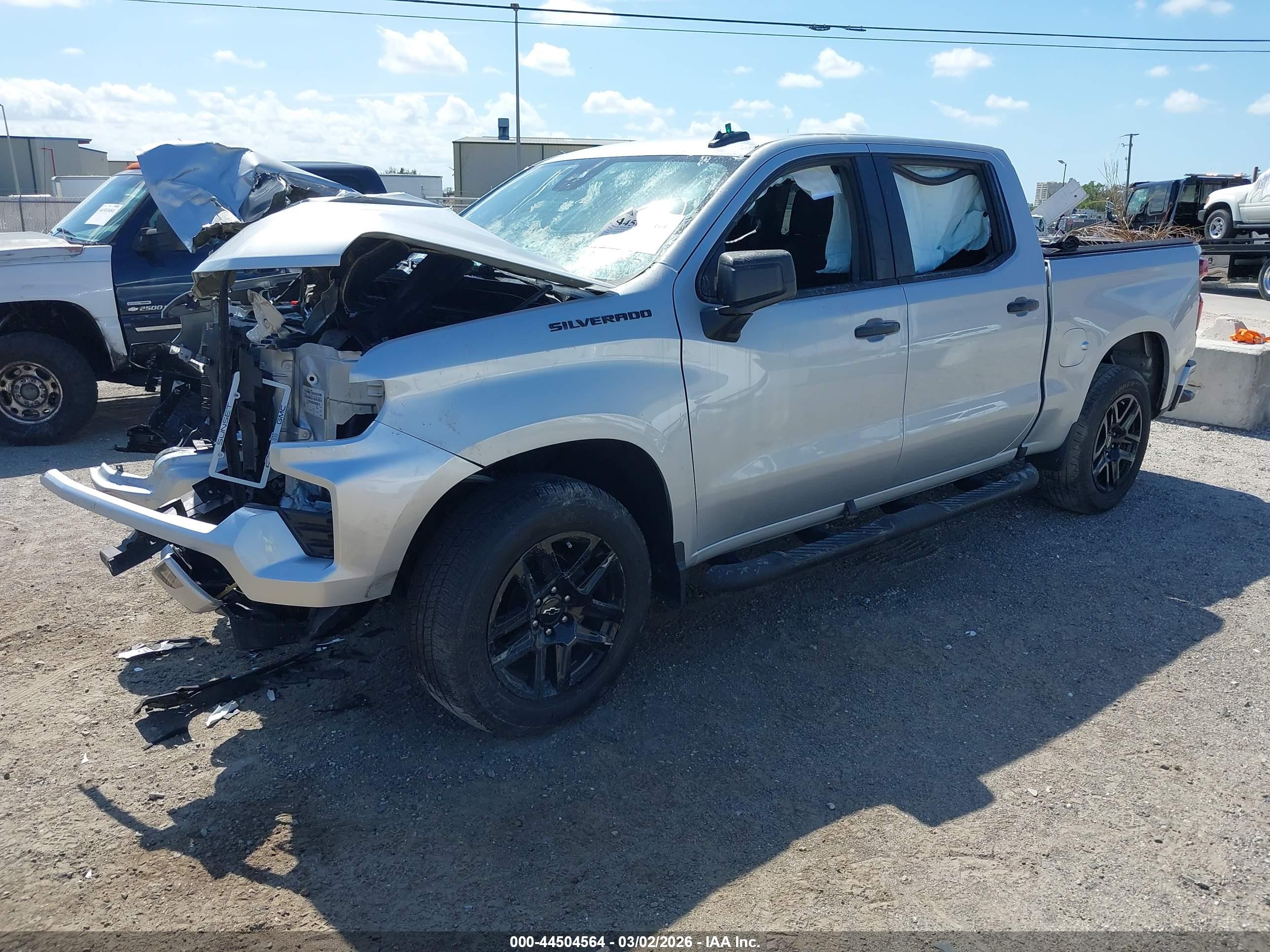 CHEVROLET SILVERADO image 2