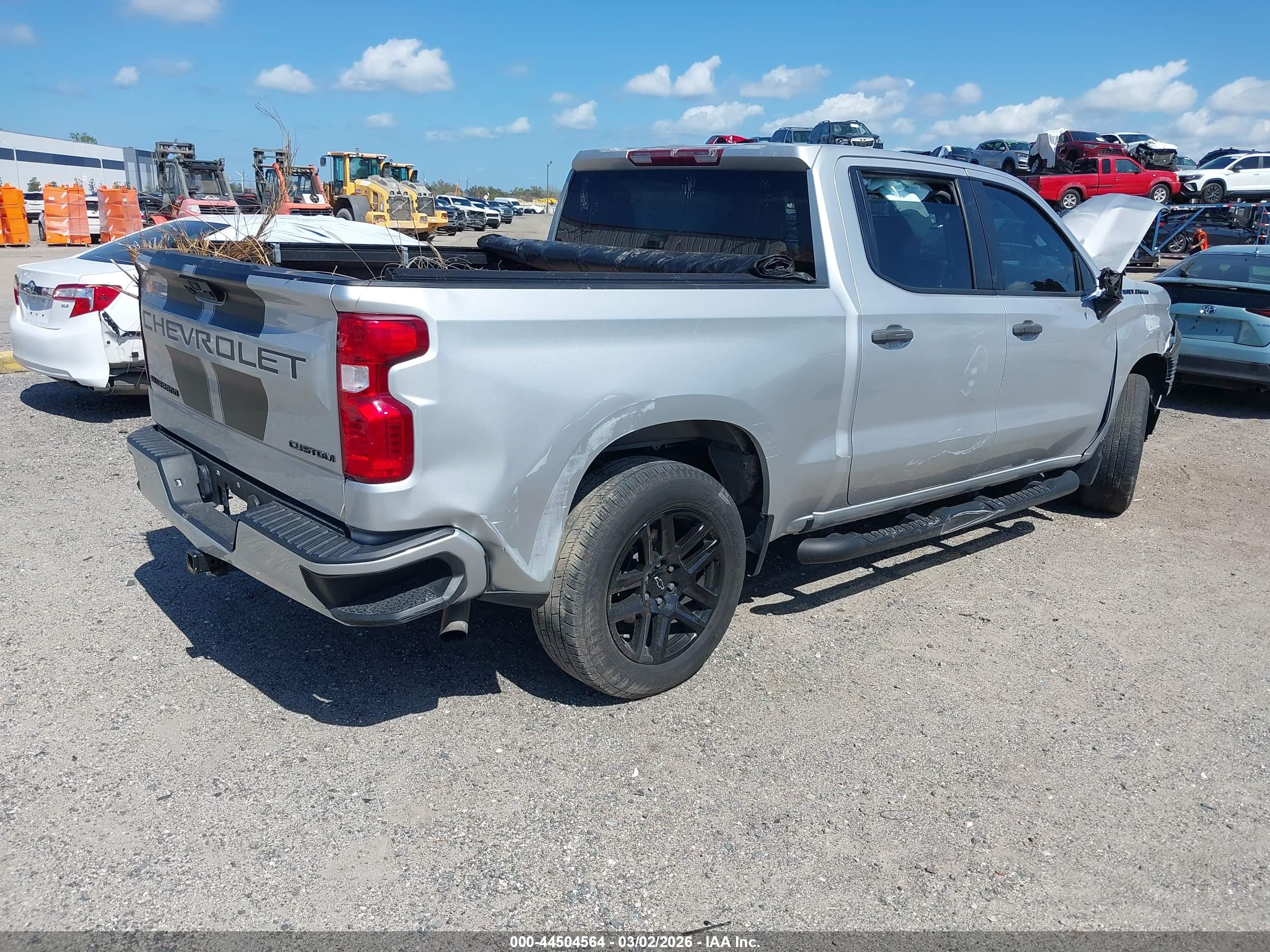CHEVROLET SILVERADO image 4