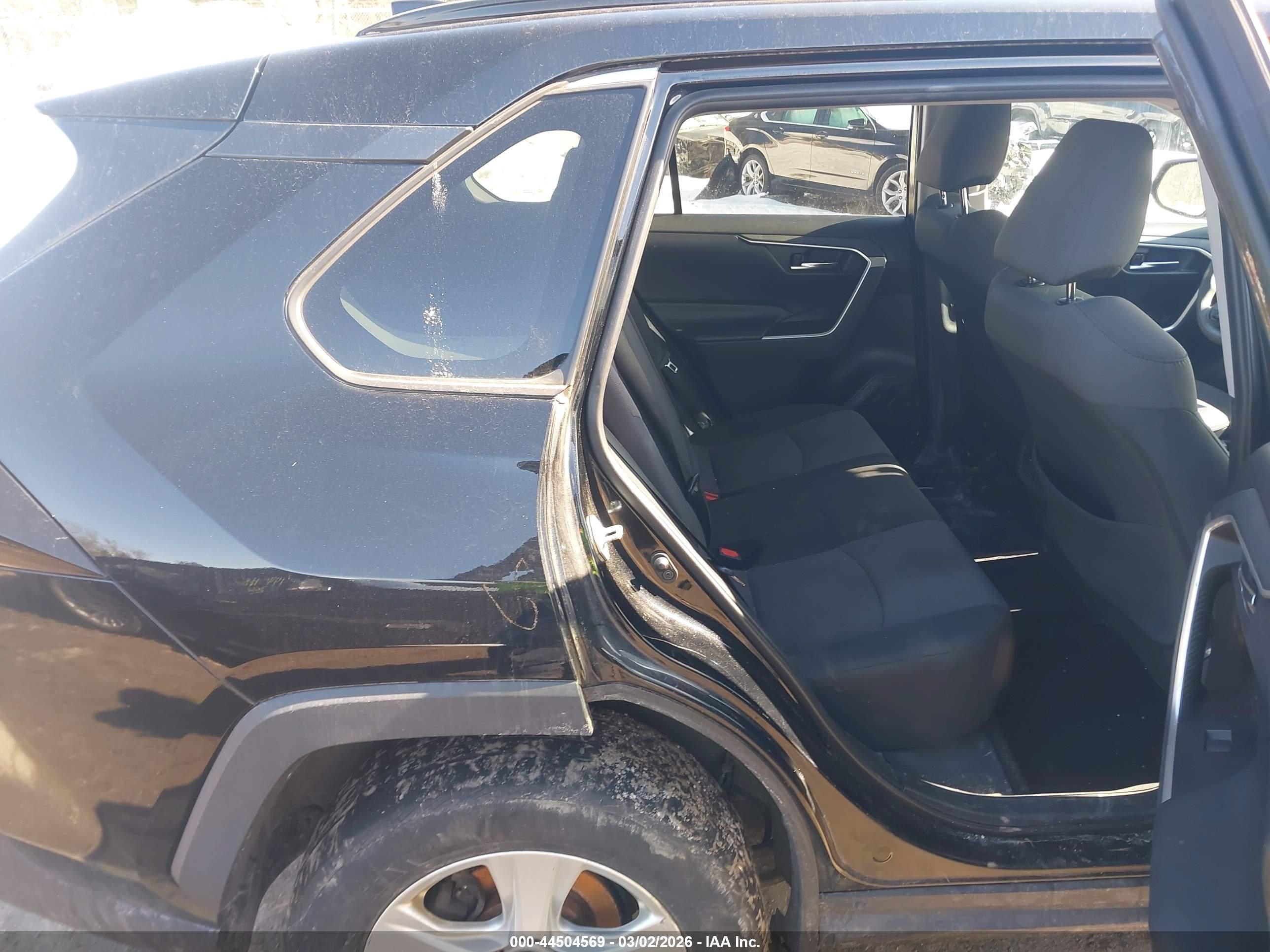 TOYOTA RAV4 image 8