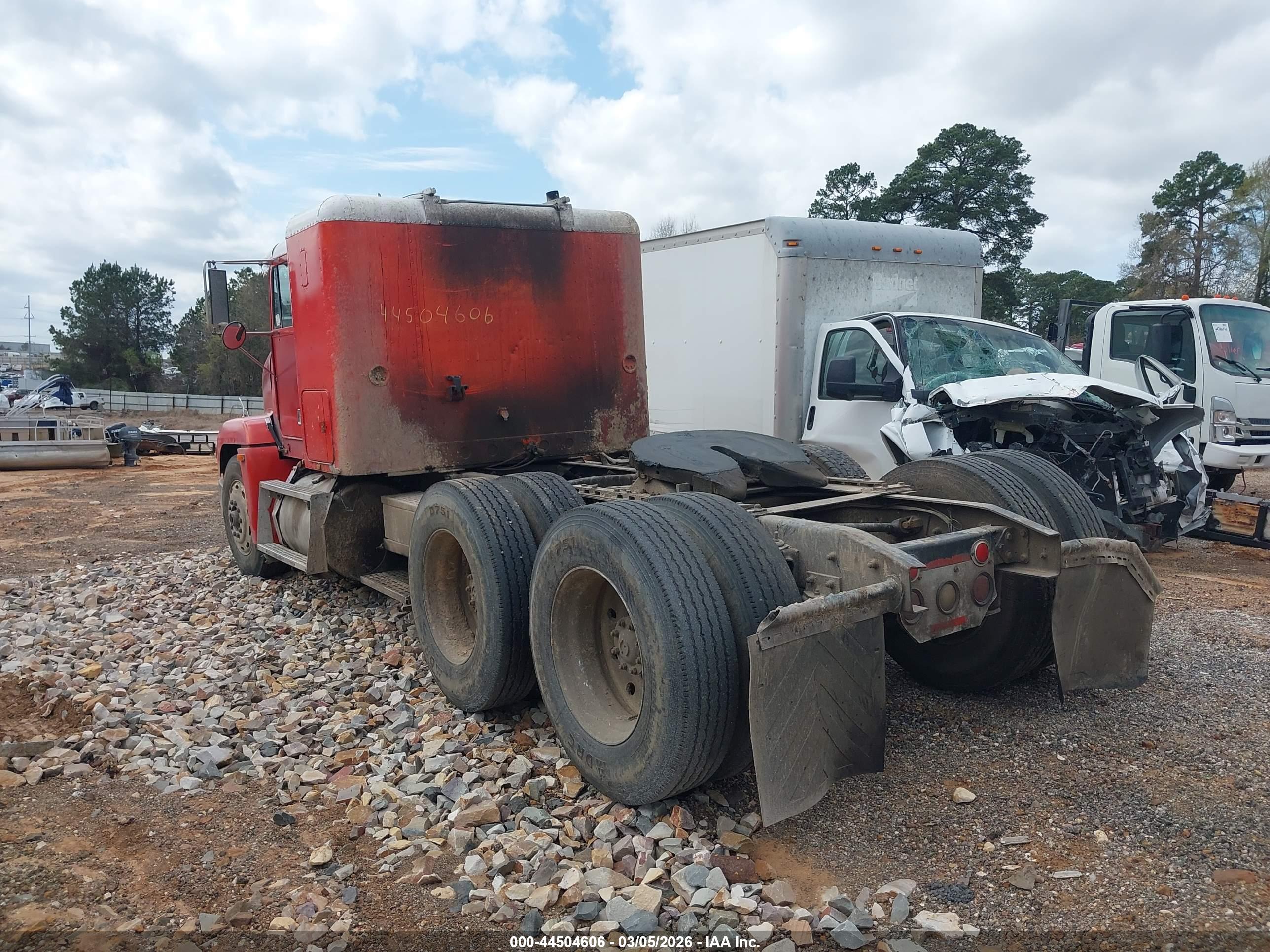 FREIGHTLINER CONVENTIONAL image 3