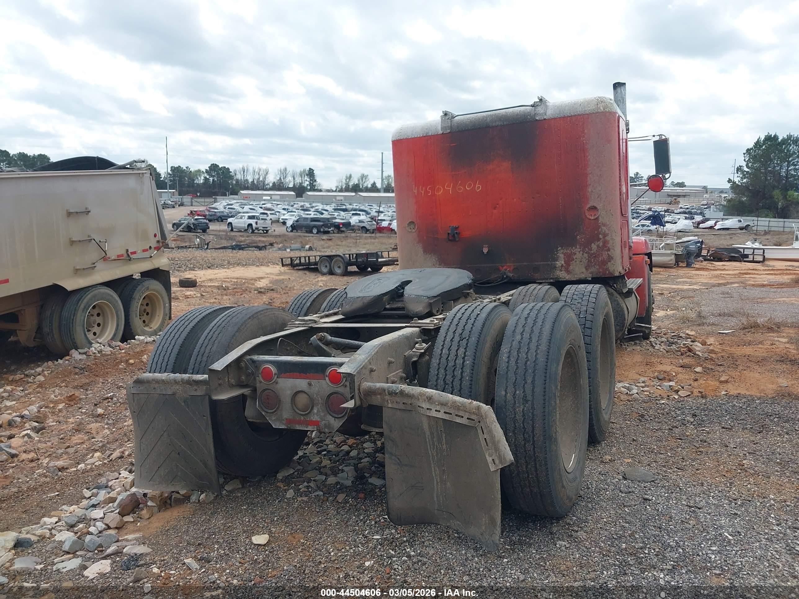 FREIGHTLINER CONVENTIONAL image 4