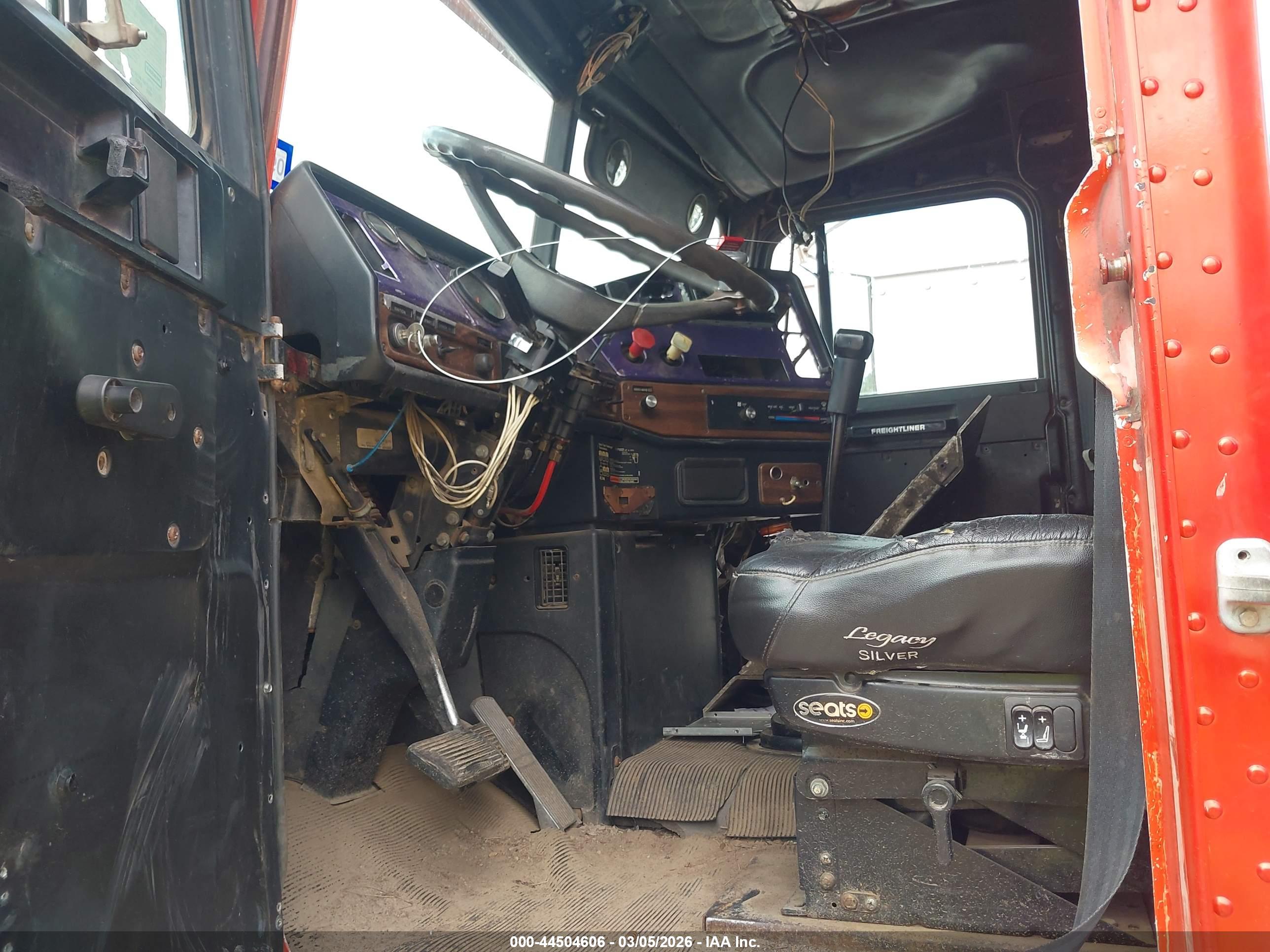 FREIGHTLINER CONVENTIONAL image 8