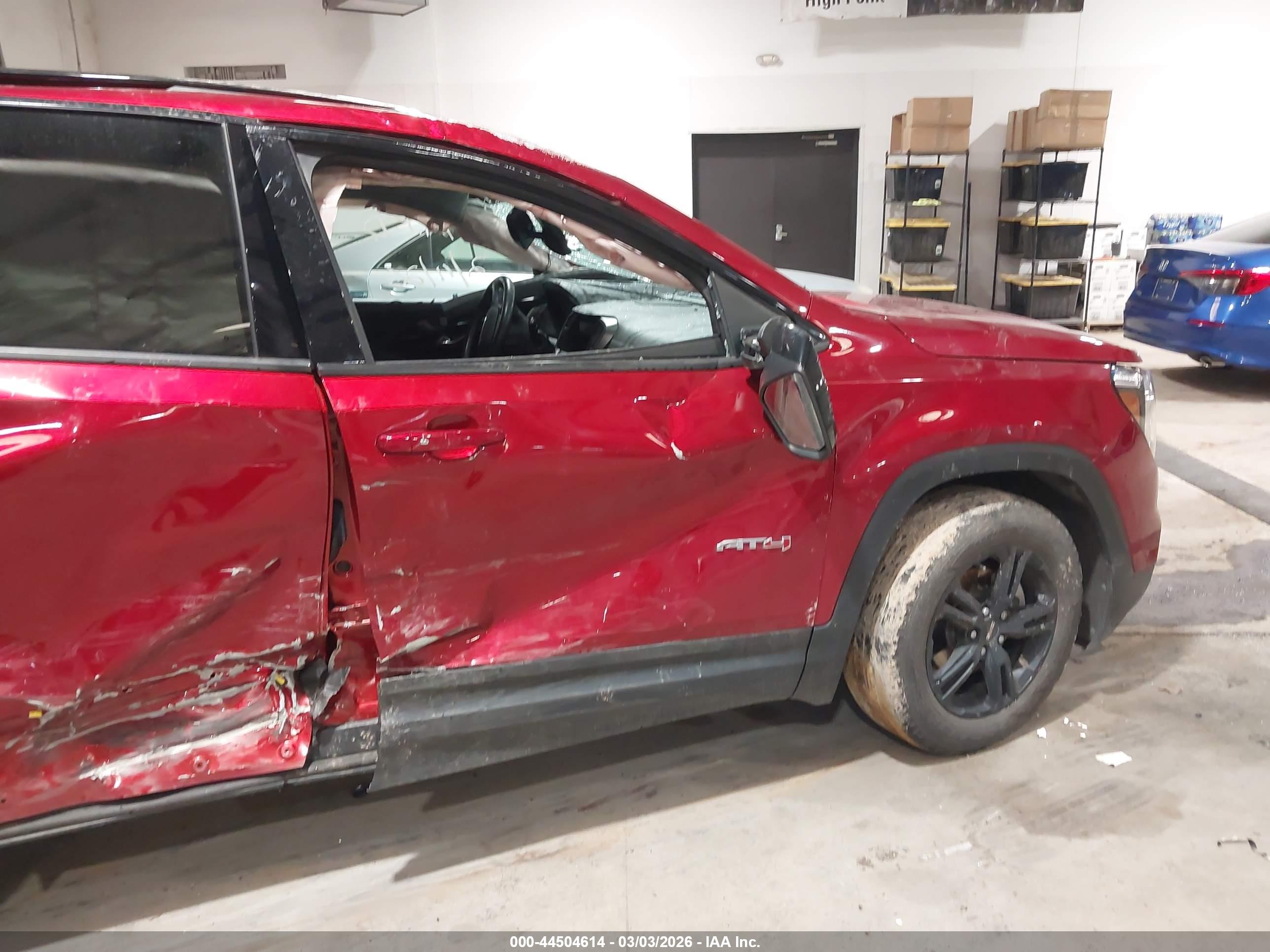 GMC TERRAIN image 6