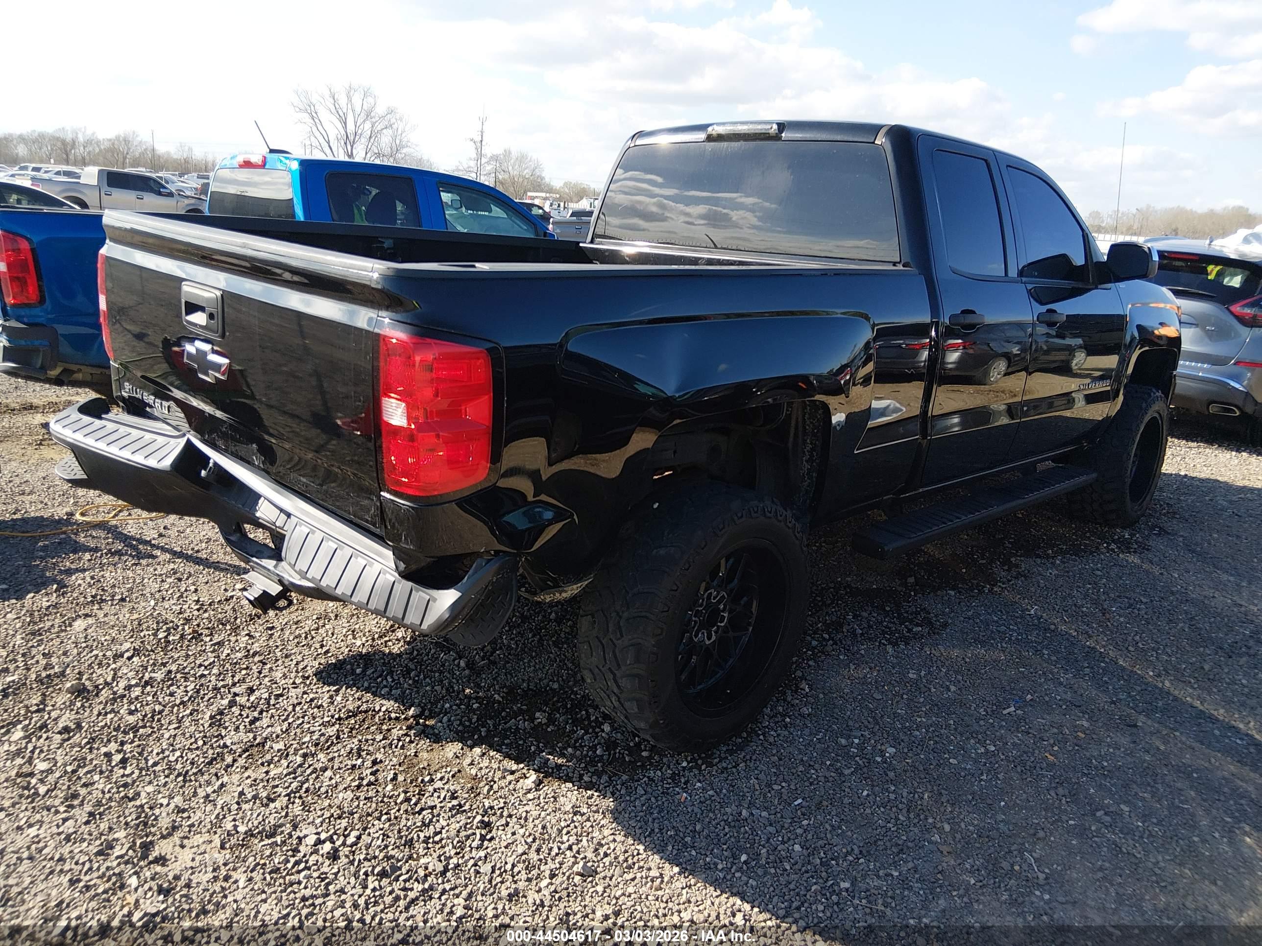 CHEVROLET SILVERADO image 4