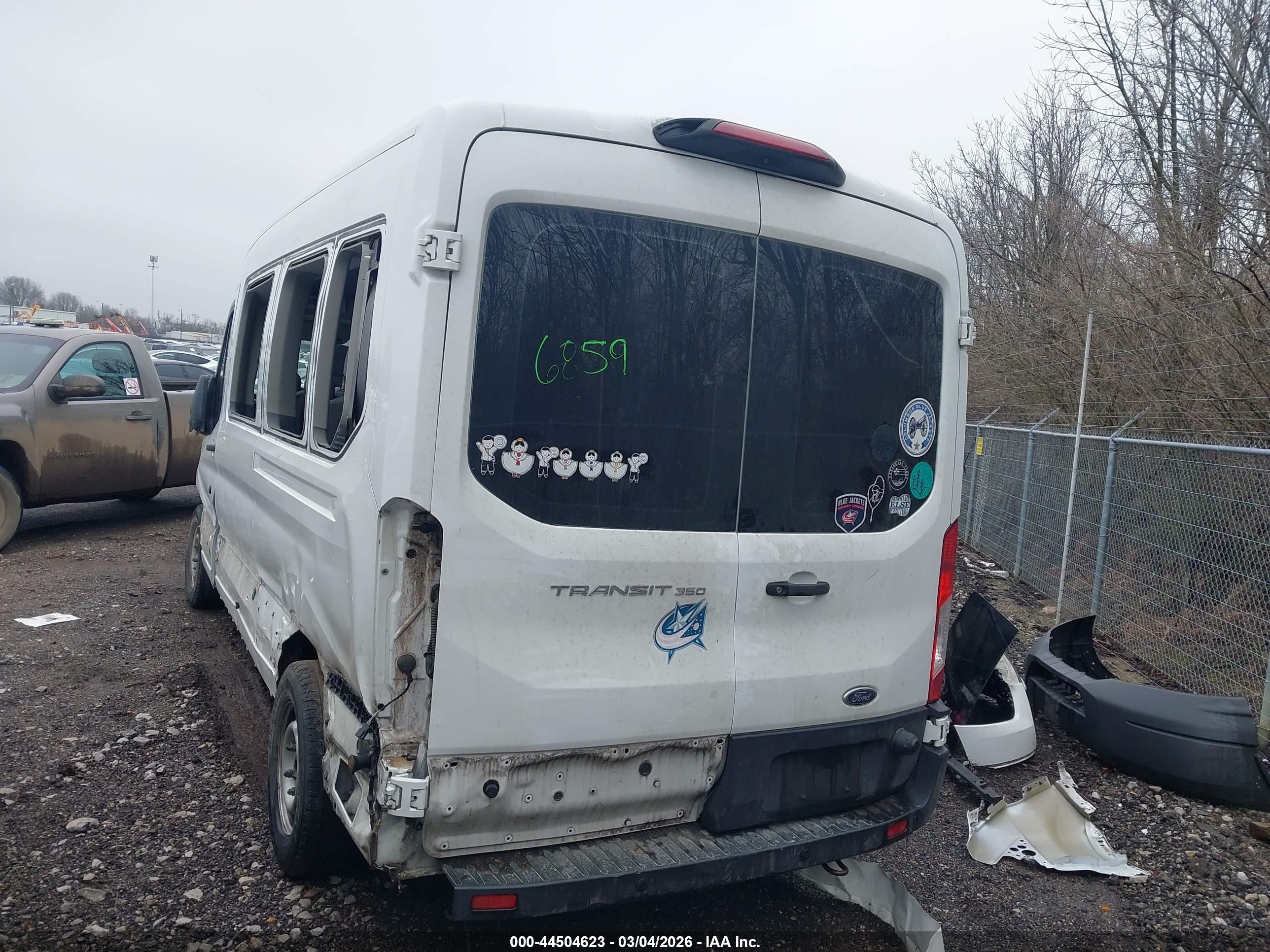 FORD TRANSIT-350 image 3