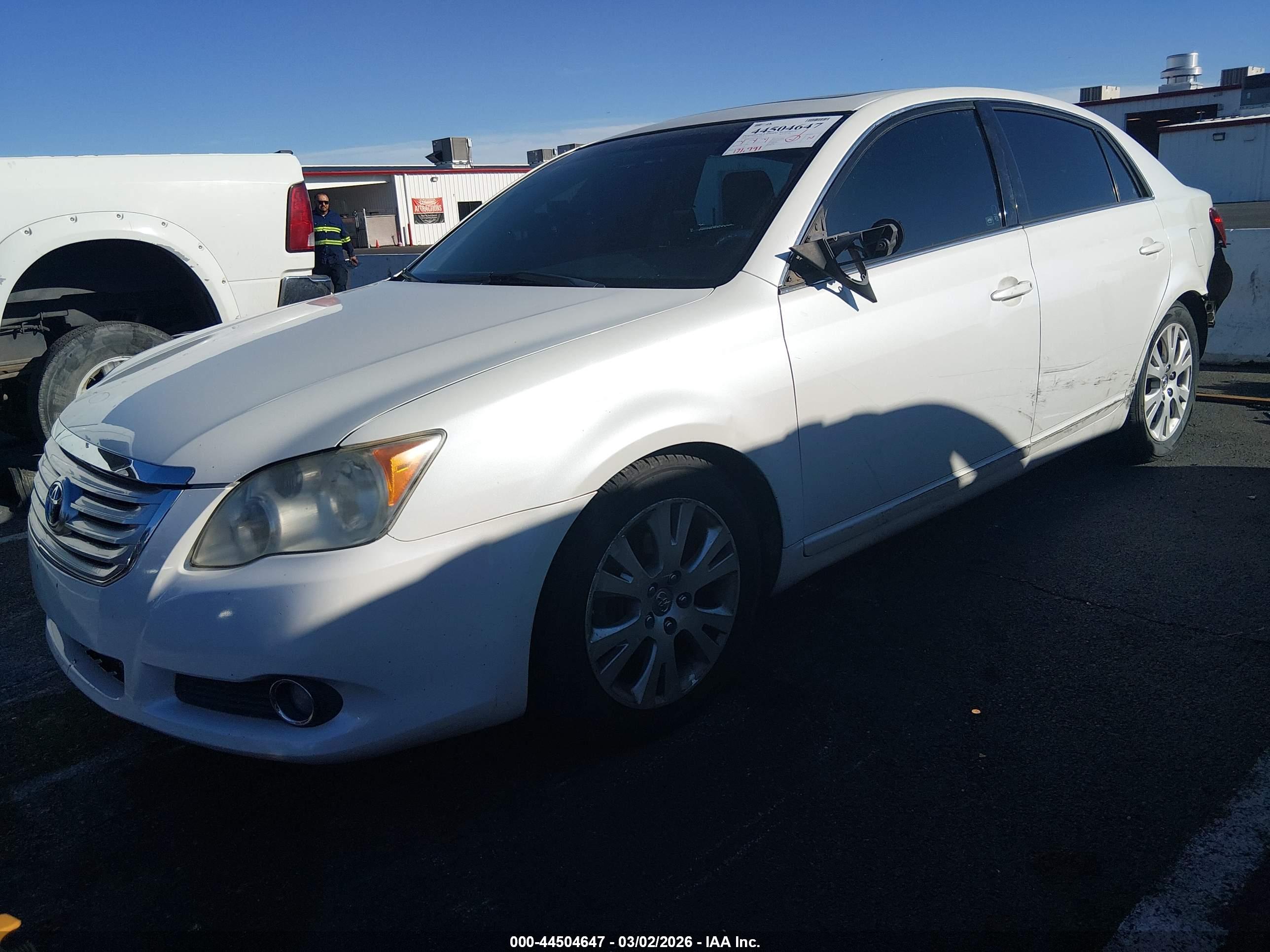 TOYOTA AVALON image 2