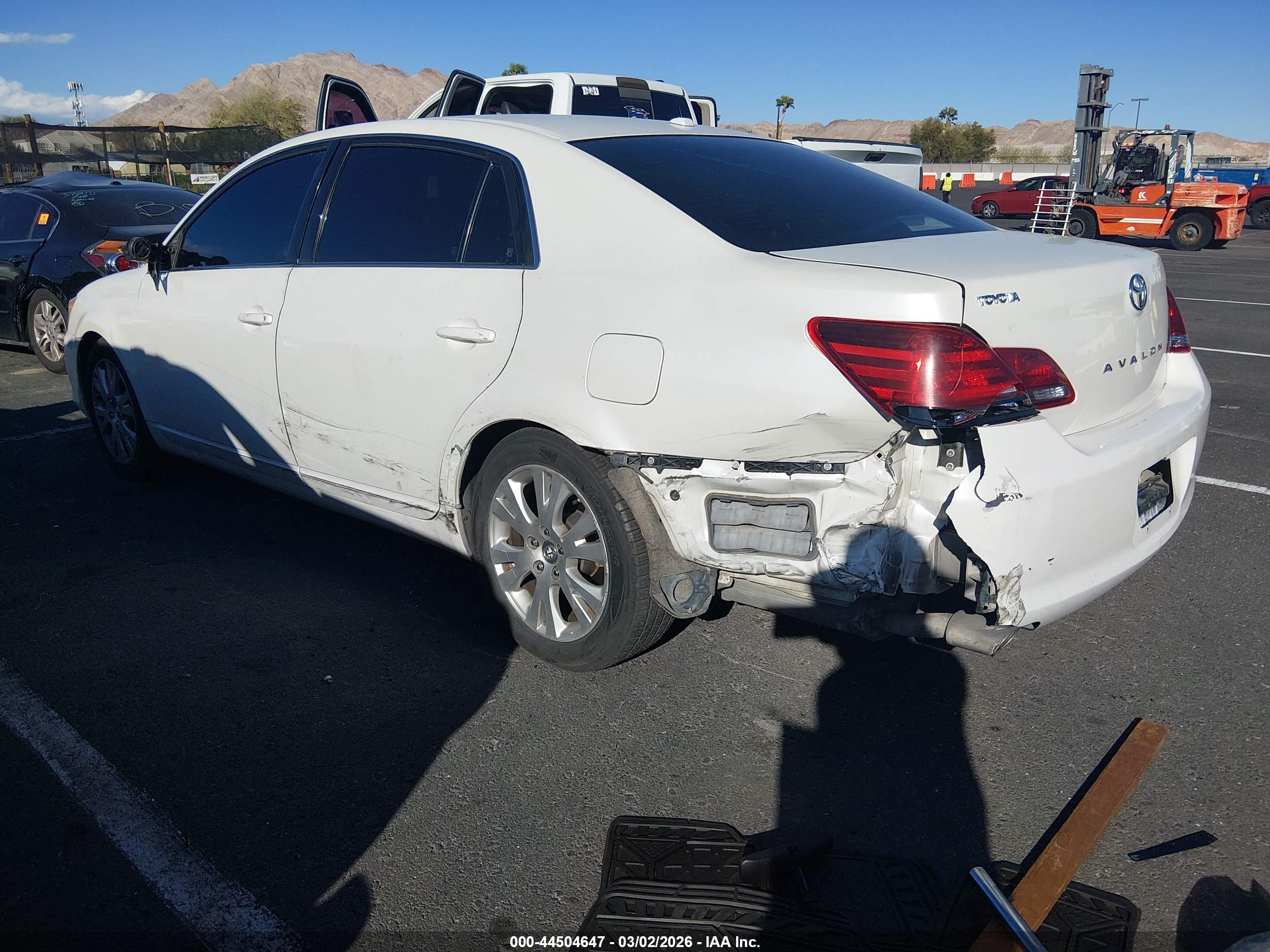 TOYOTA AVALON image 3