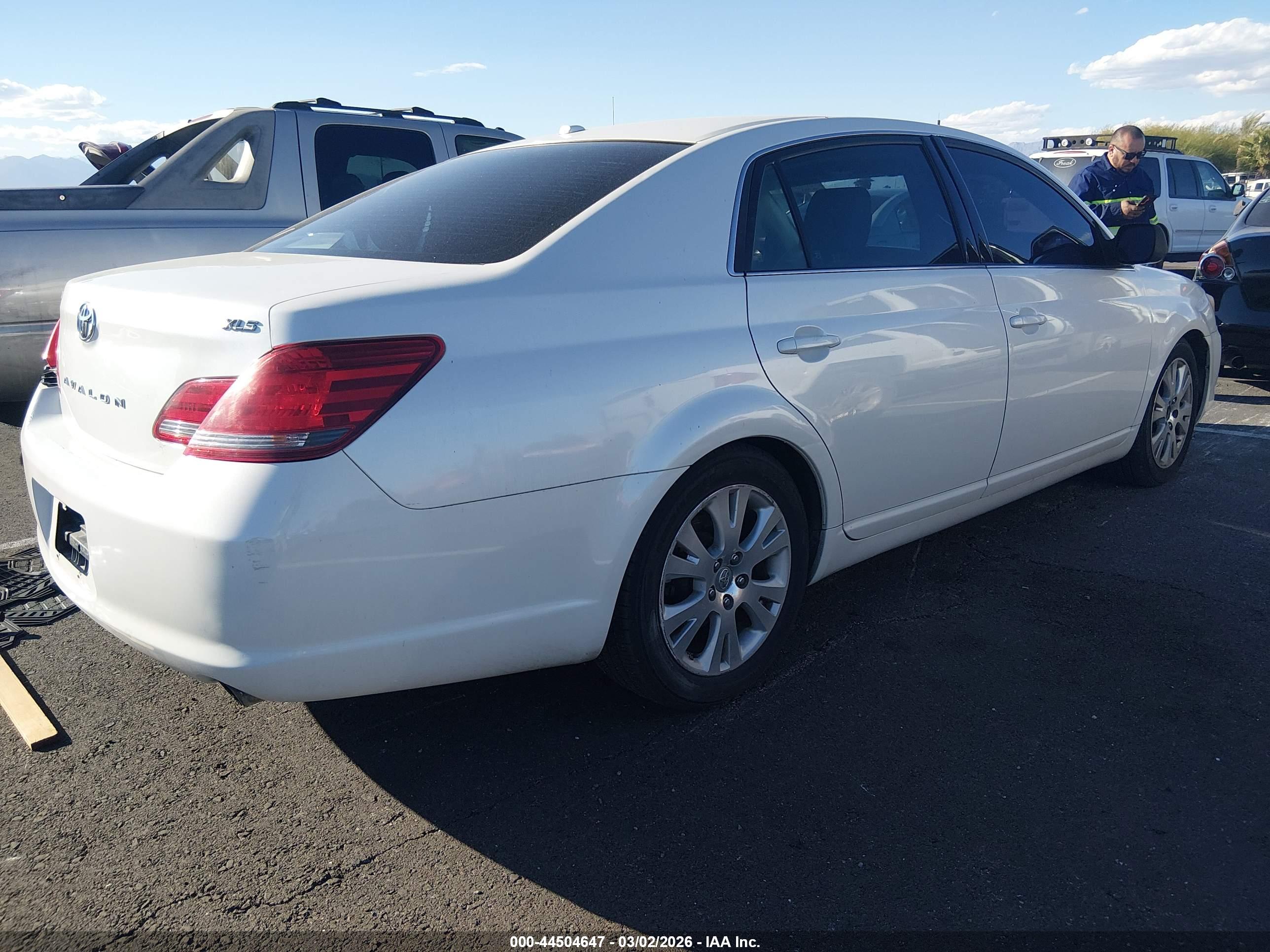 TOYOTA AVALON image 4
