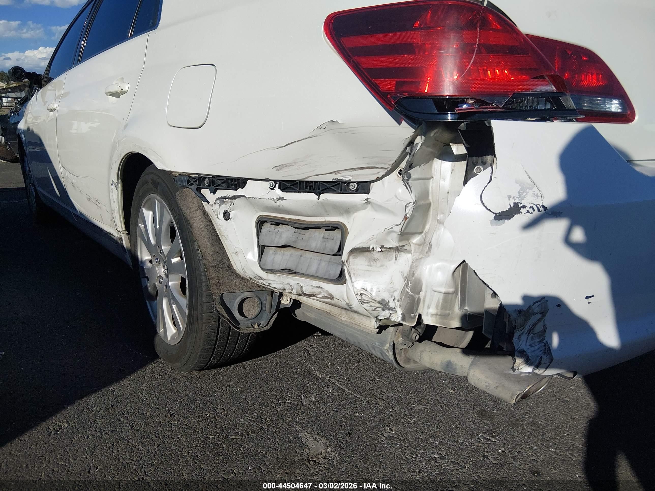 TOYOTA AVALON image 6