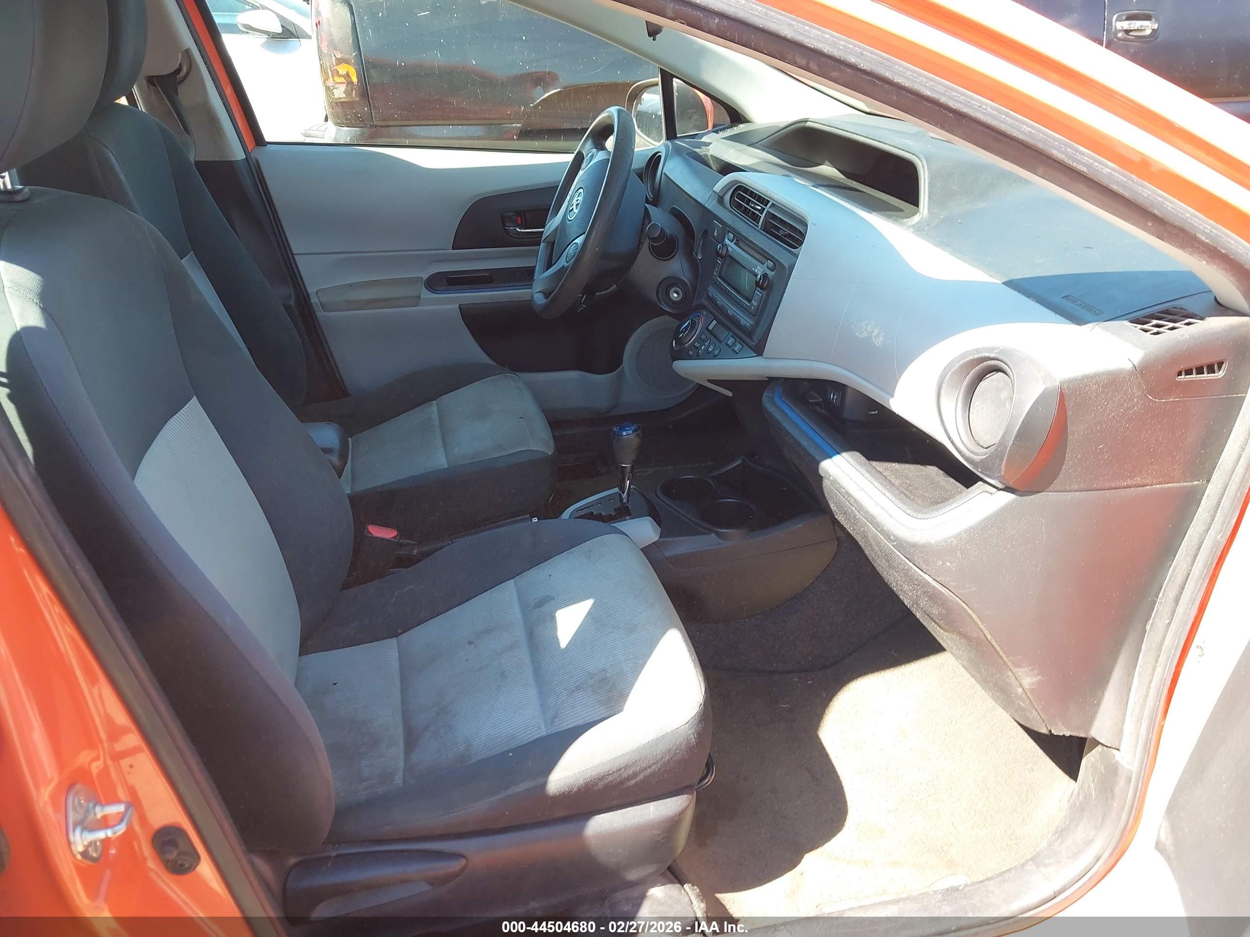 TOYOTA PRIUS image 5