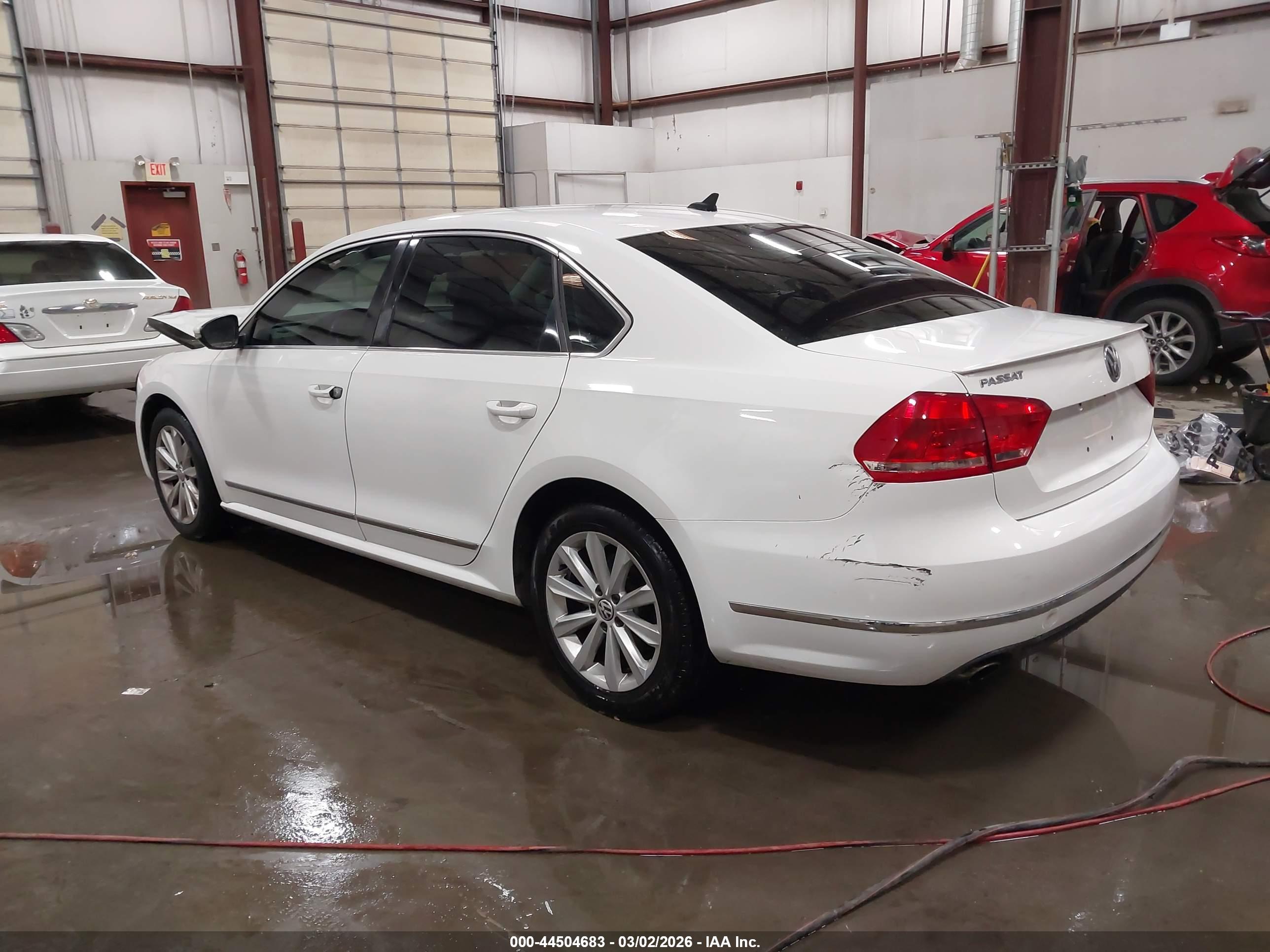 VOLKSWAGEN PASSAT image 3