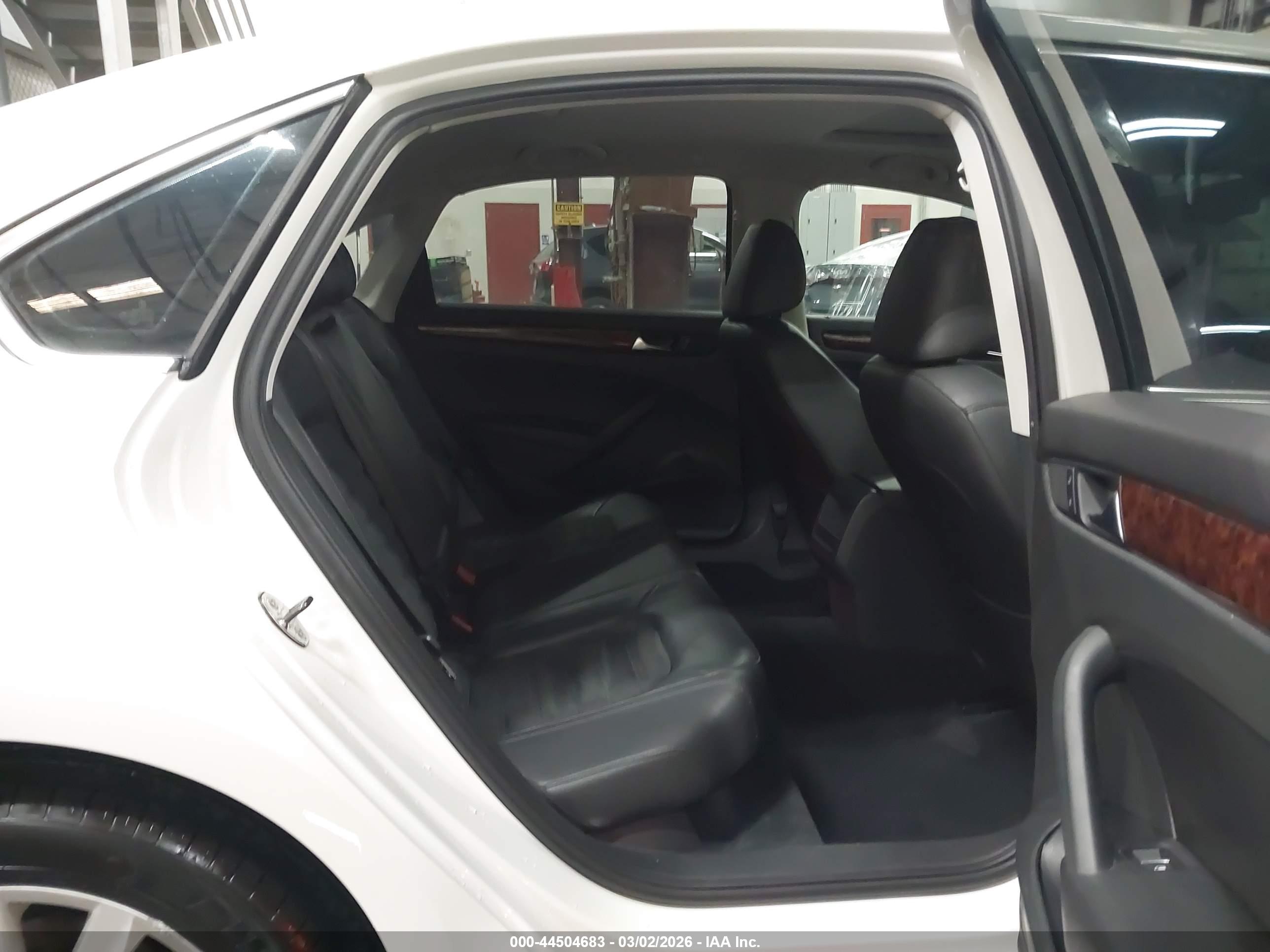VOLKSWAGEN PASSAT image 8