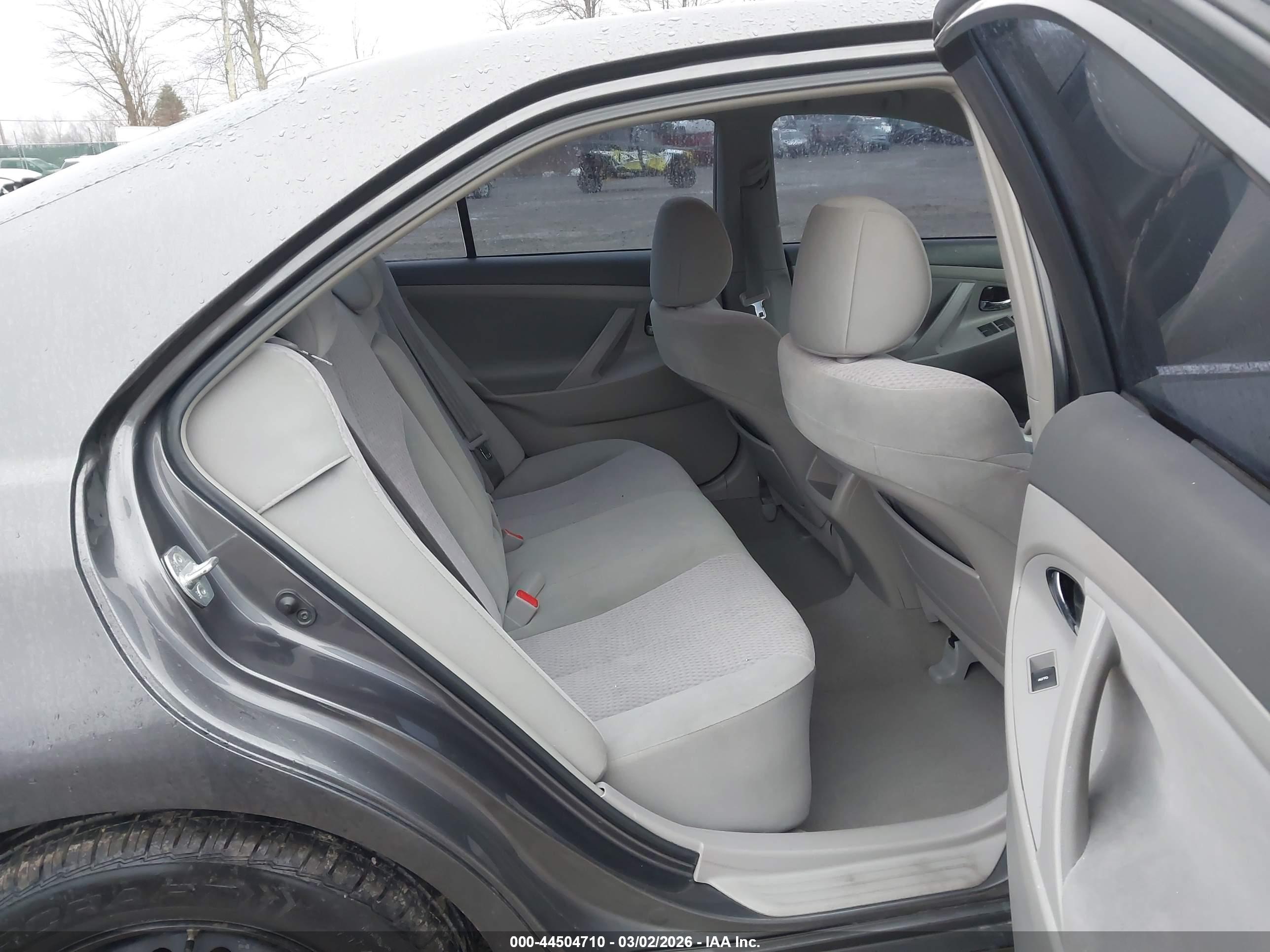 TOYOTA CAMRY image 8