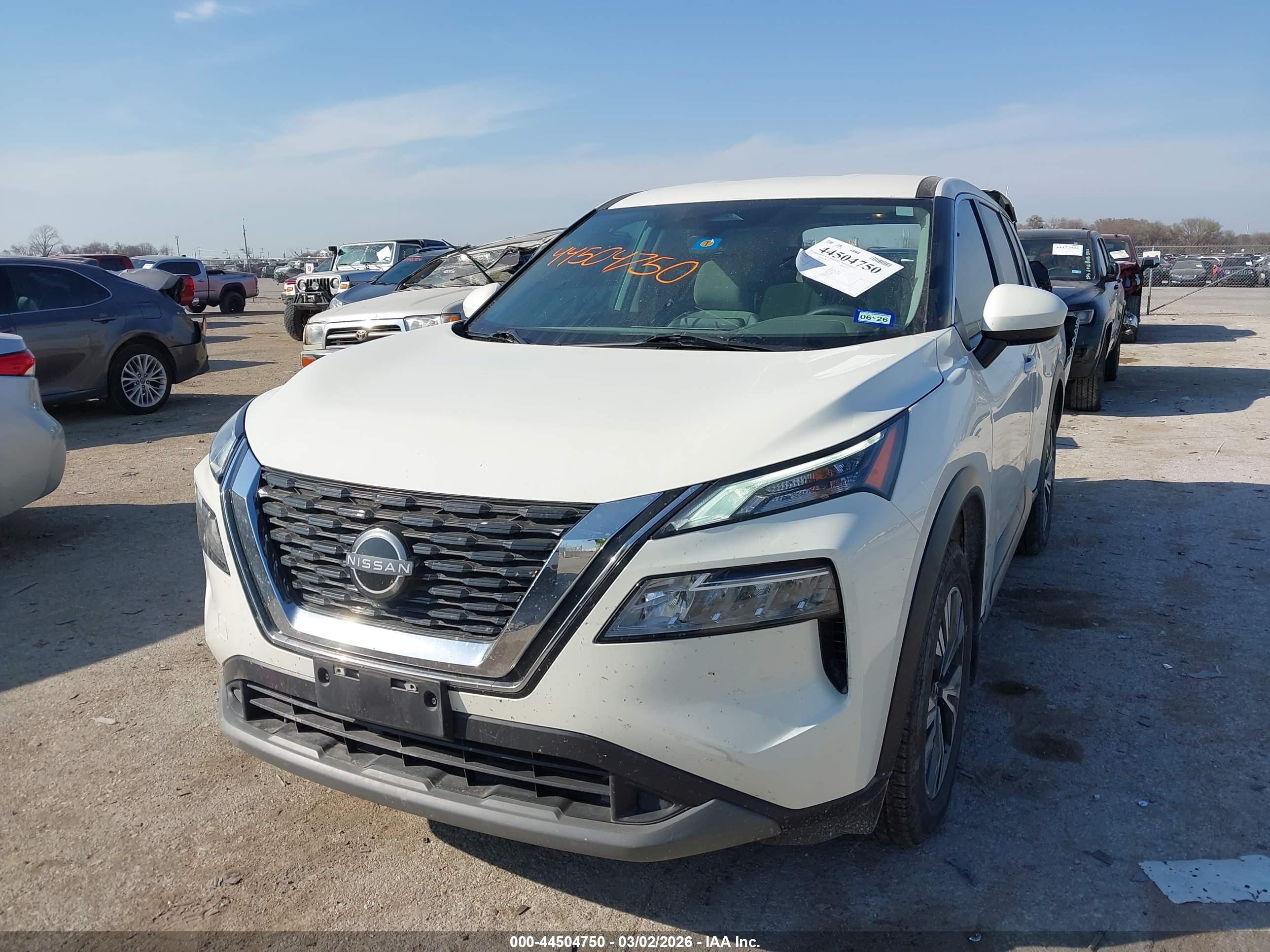 NISSAN ROGUE image 2