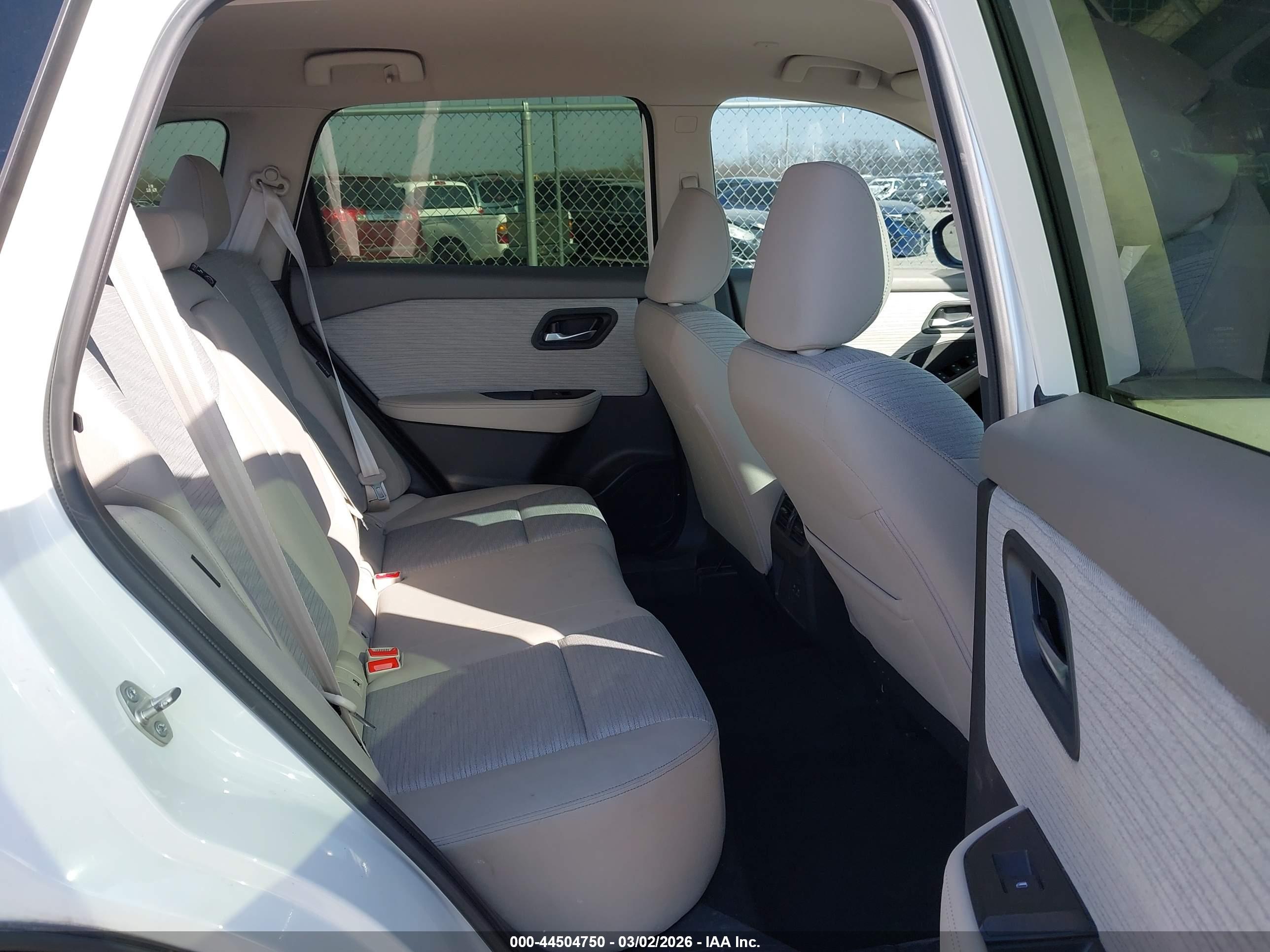 NISSAN ROGUE image 8