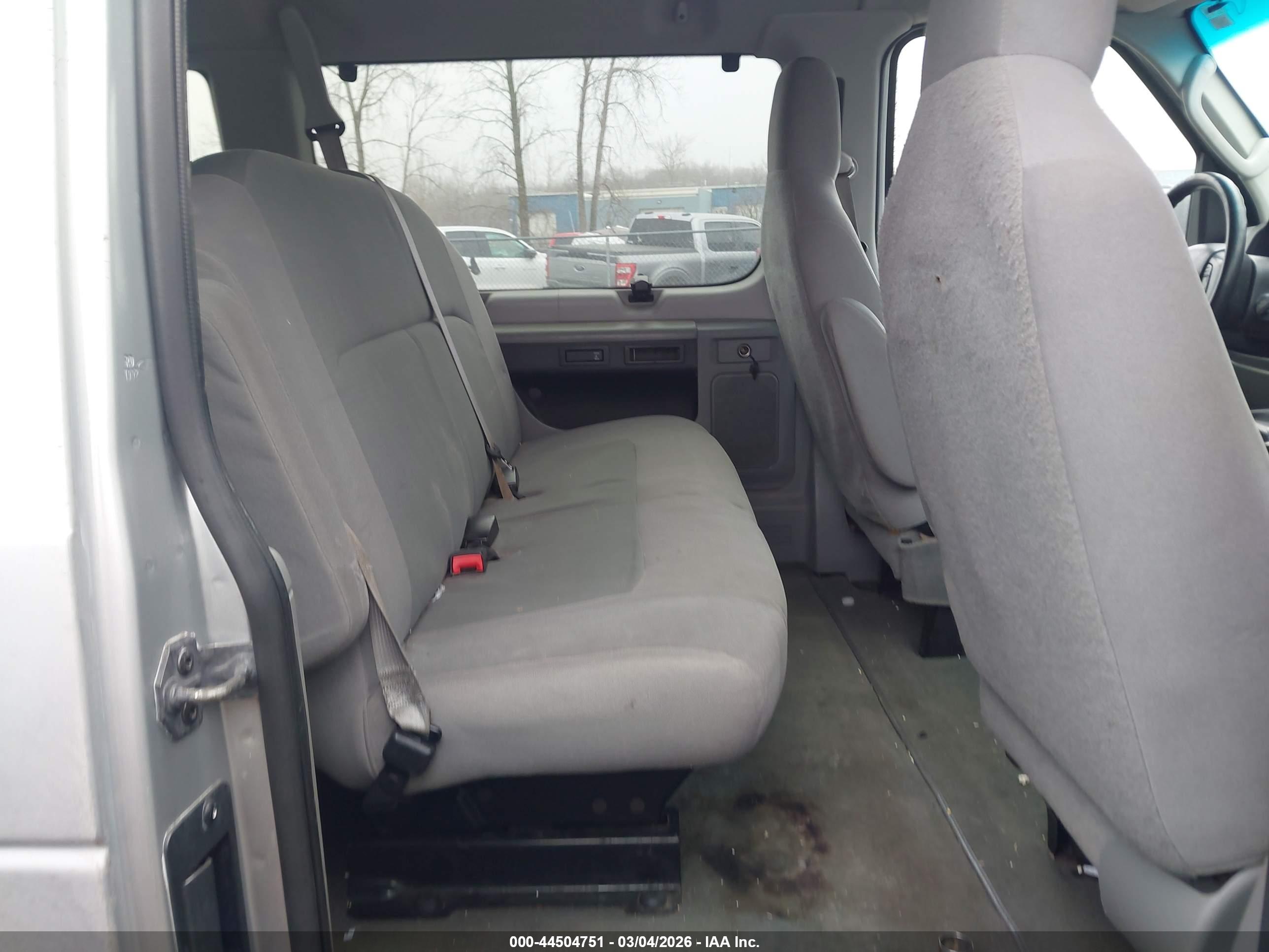 FORD E-350 image 8