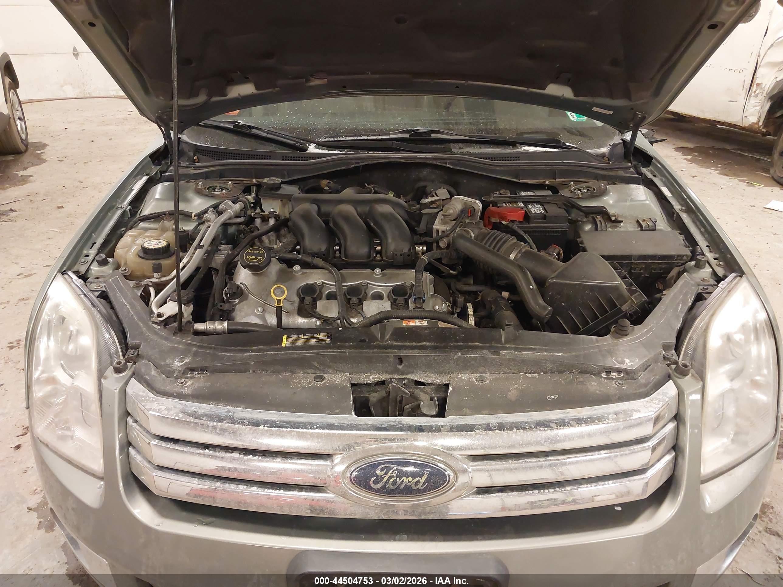 FORD FUSION image 10