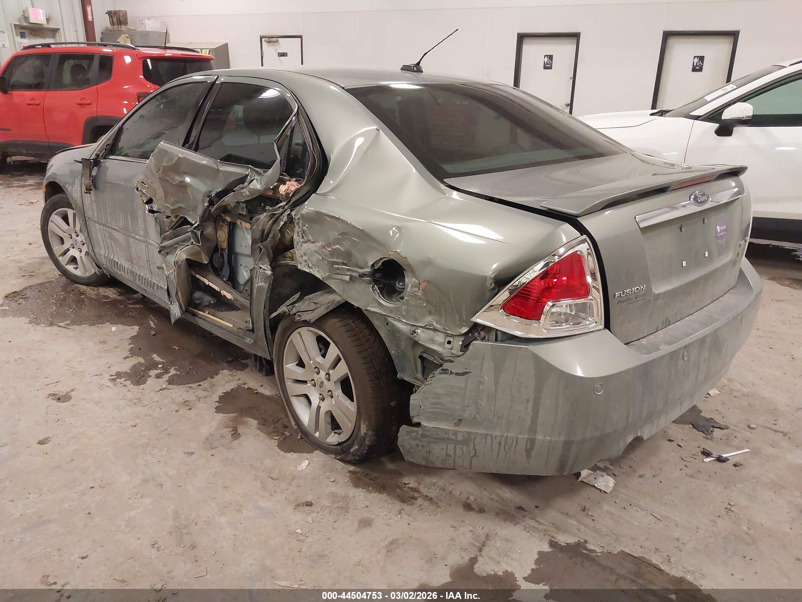 FORD FUSION image 3