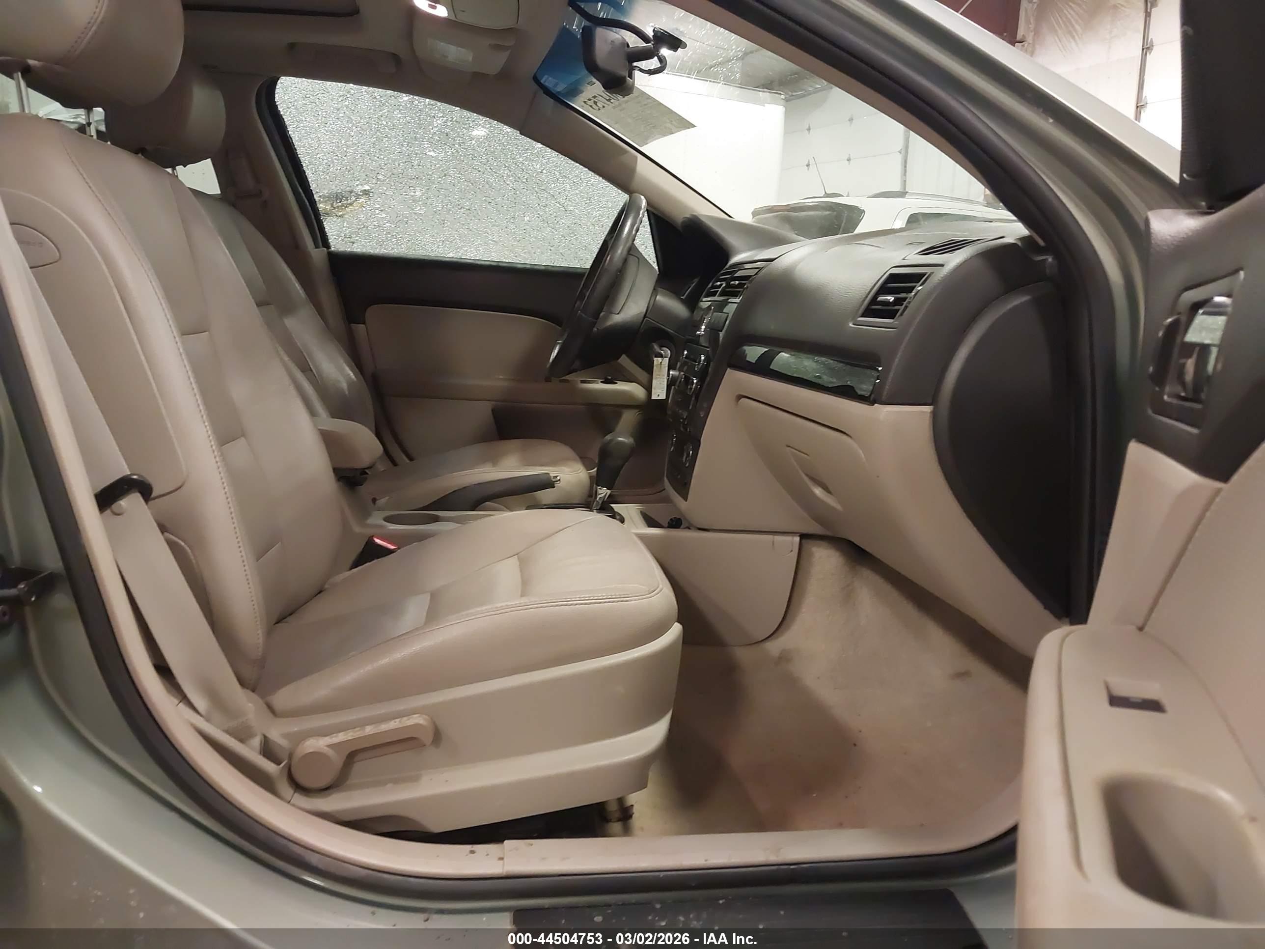FORD FUSION image 5