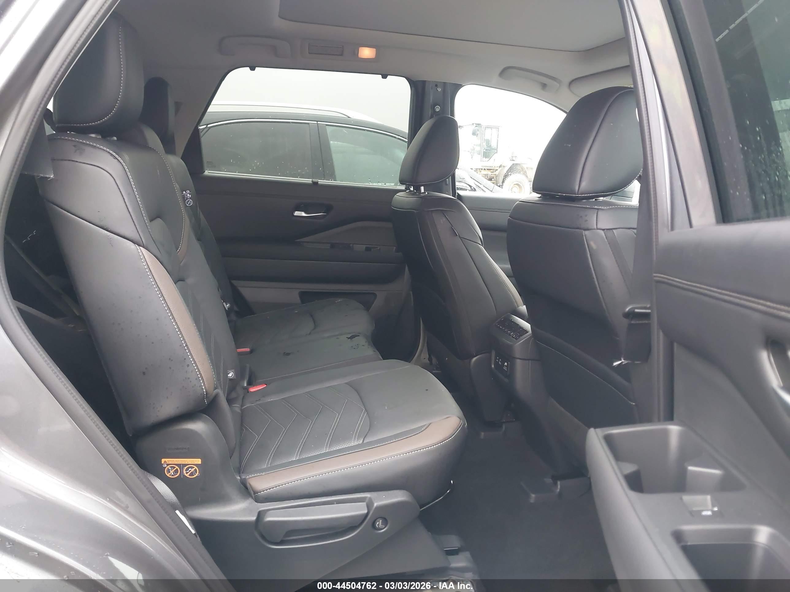NISSAN PATHFINDER image 8