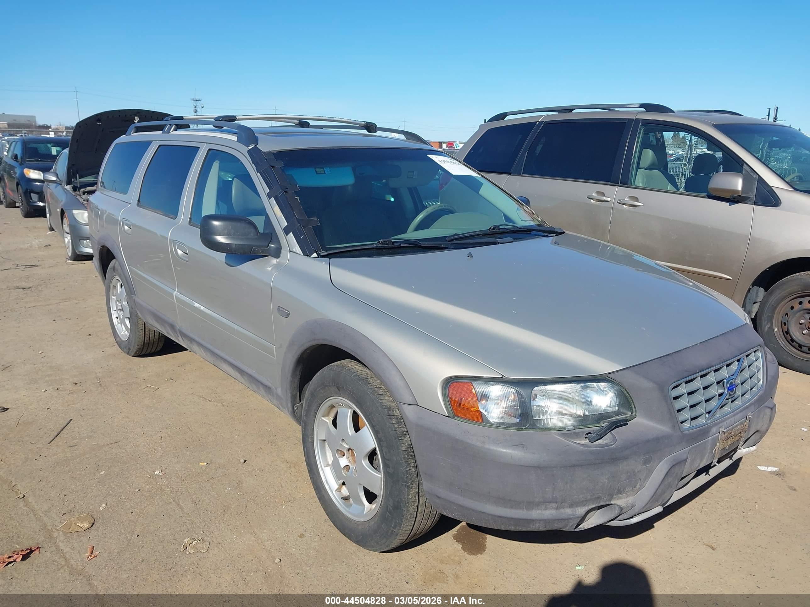VOLVO XC70 image 6