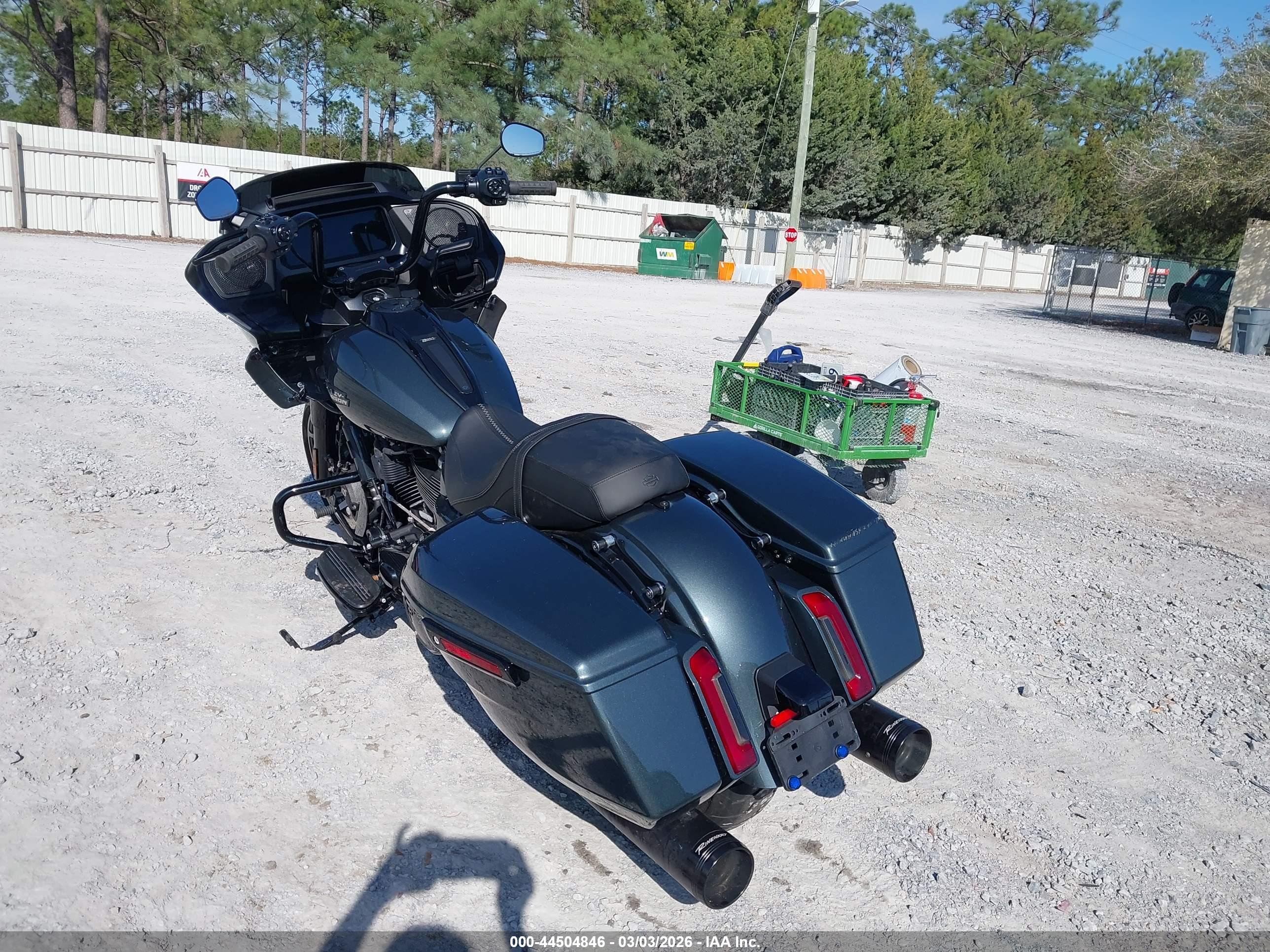 HARLEY-DAVIDSON FLTRX image 3