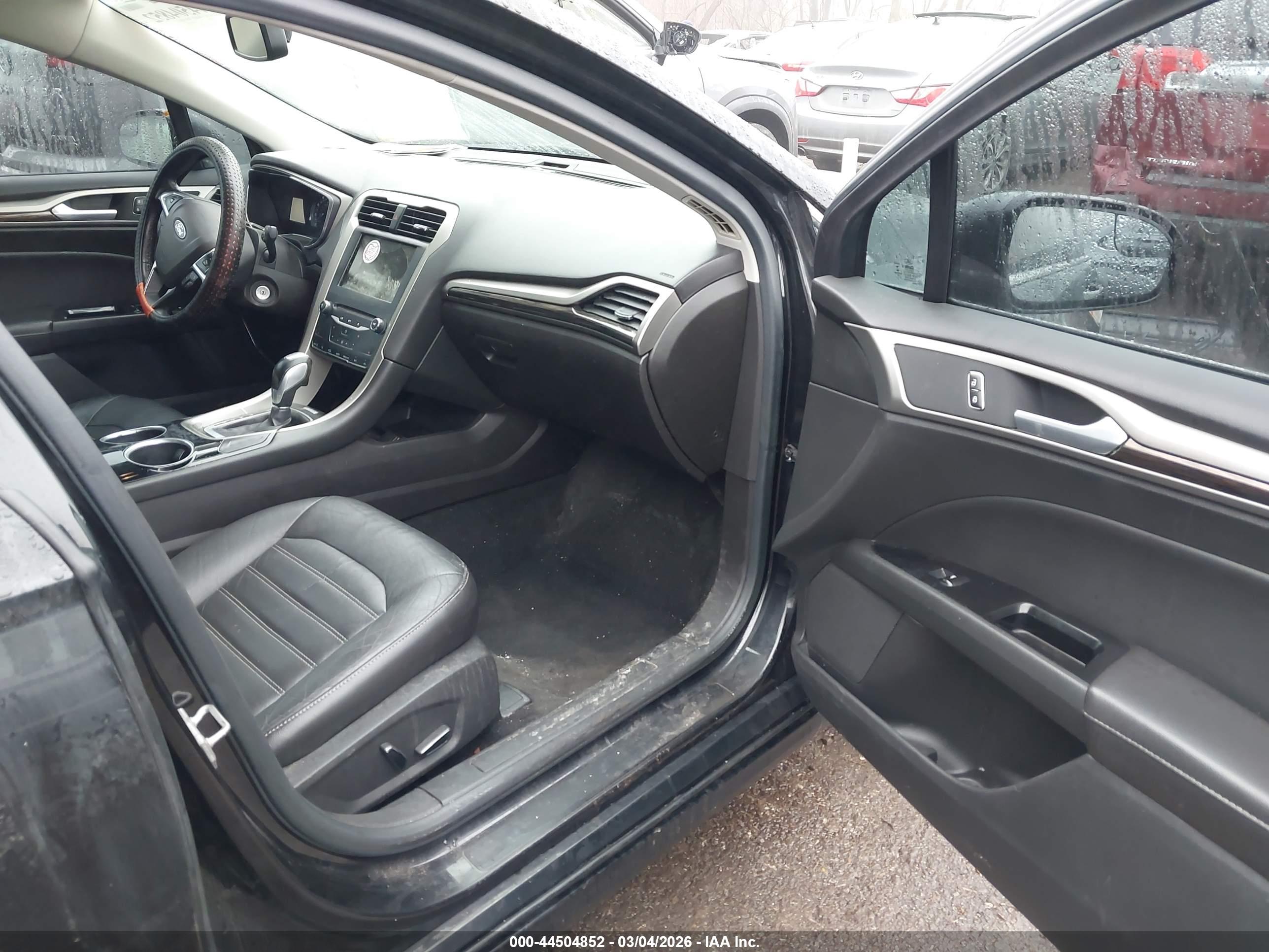 FORD FUSION image 5