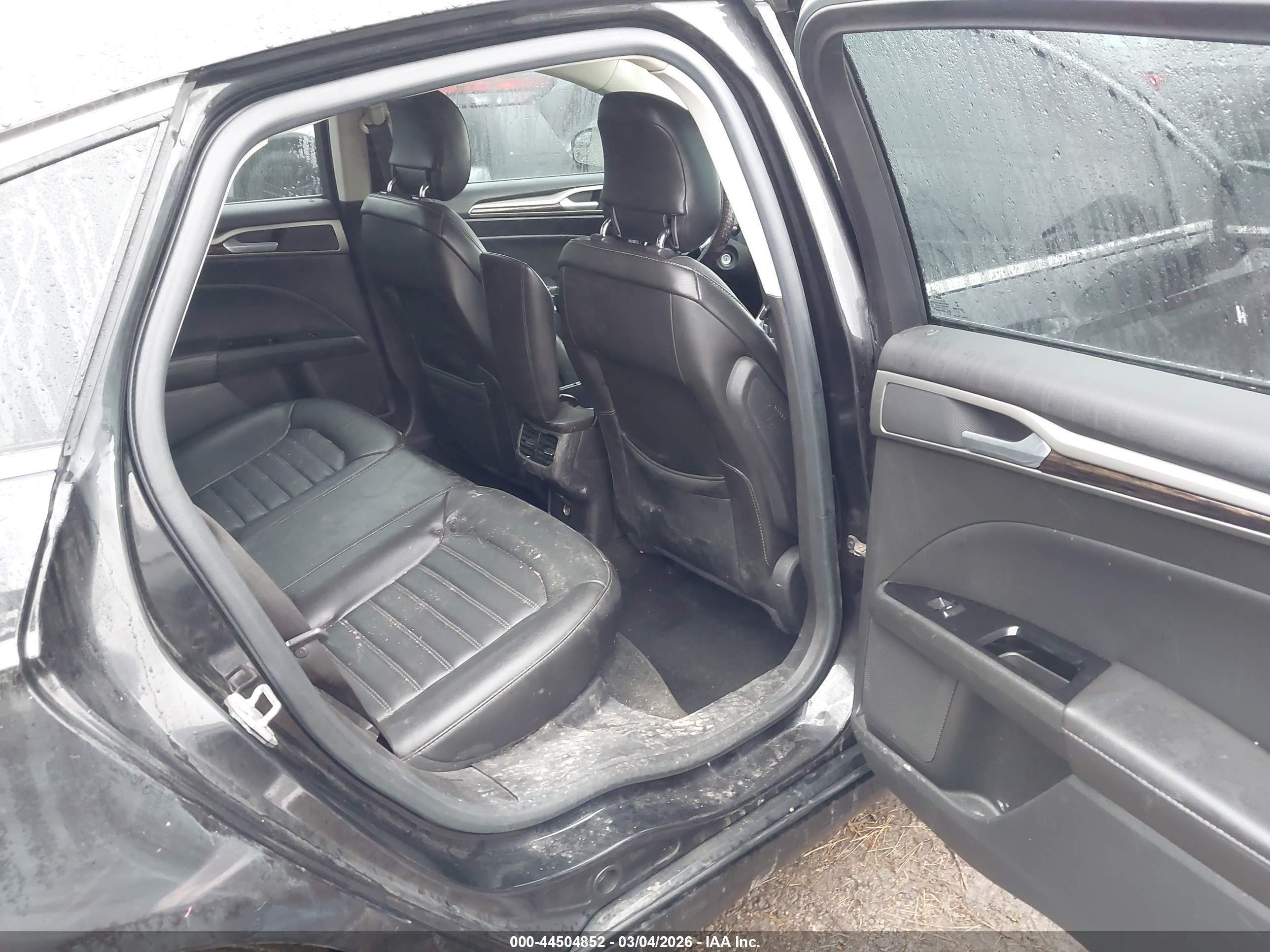 FORD FUSION image 8