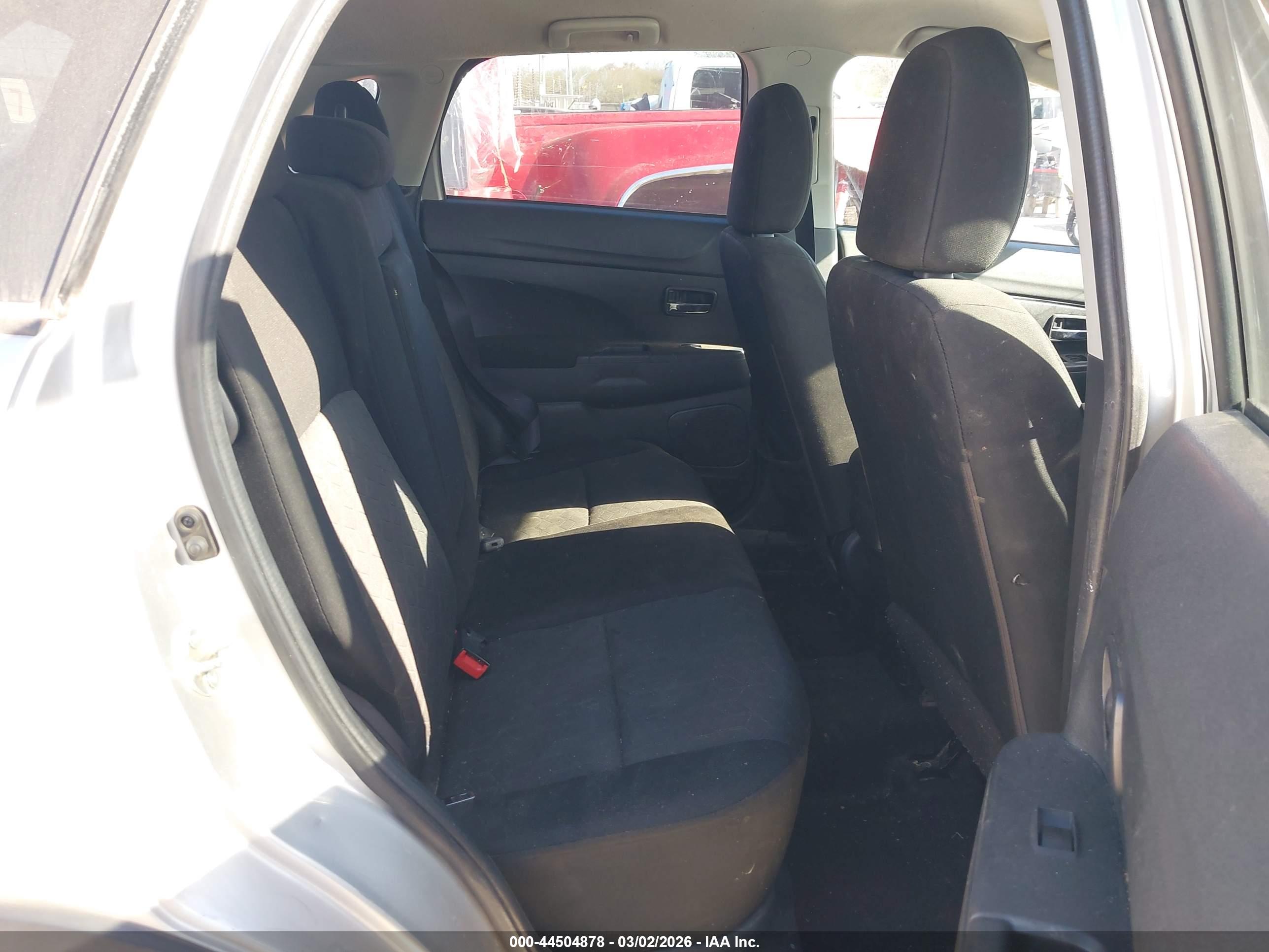 MITSUBISHI OUTLANDER image 8