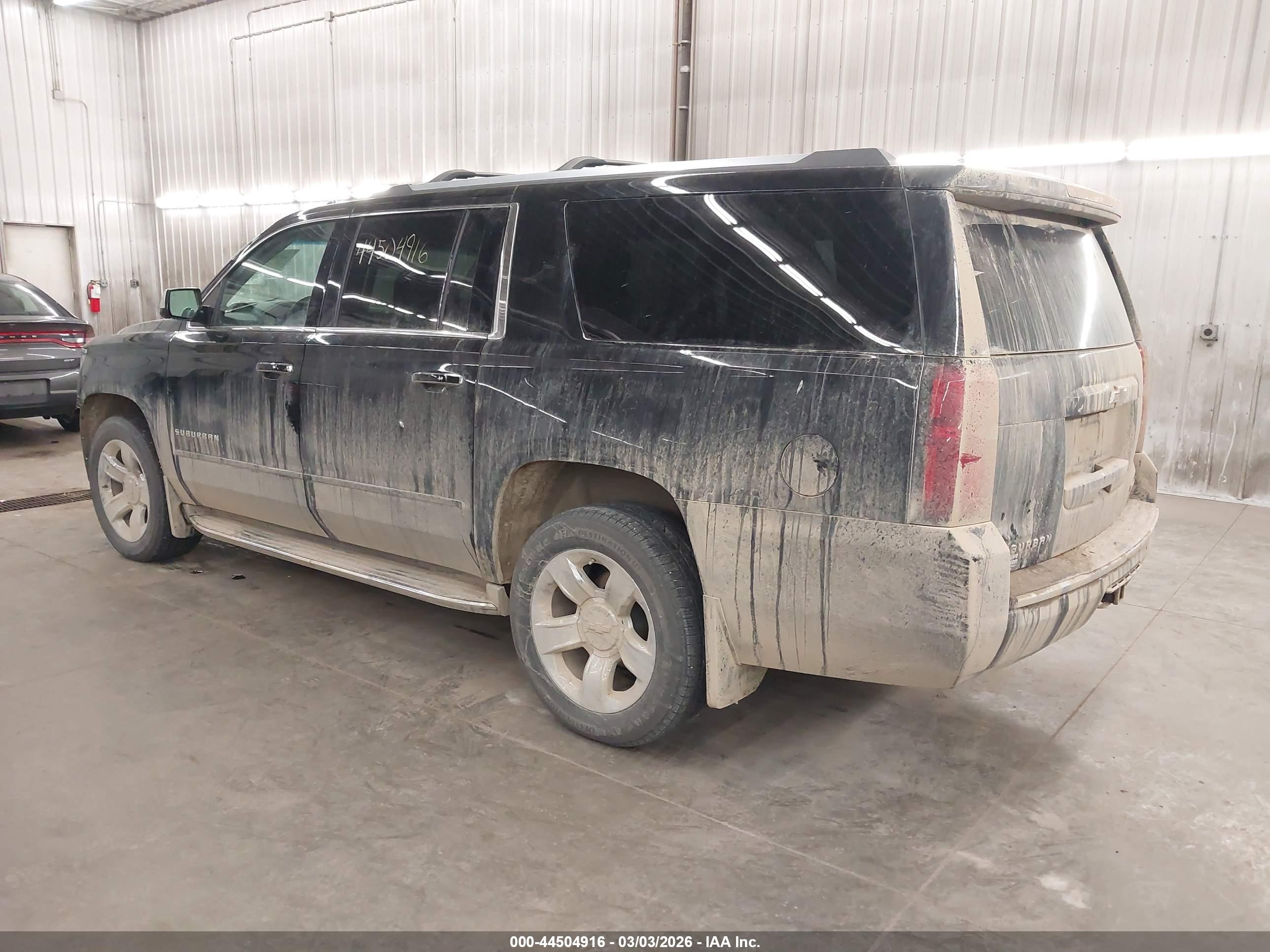 CHEVROLET SUBURBAN image 3
