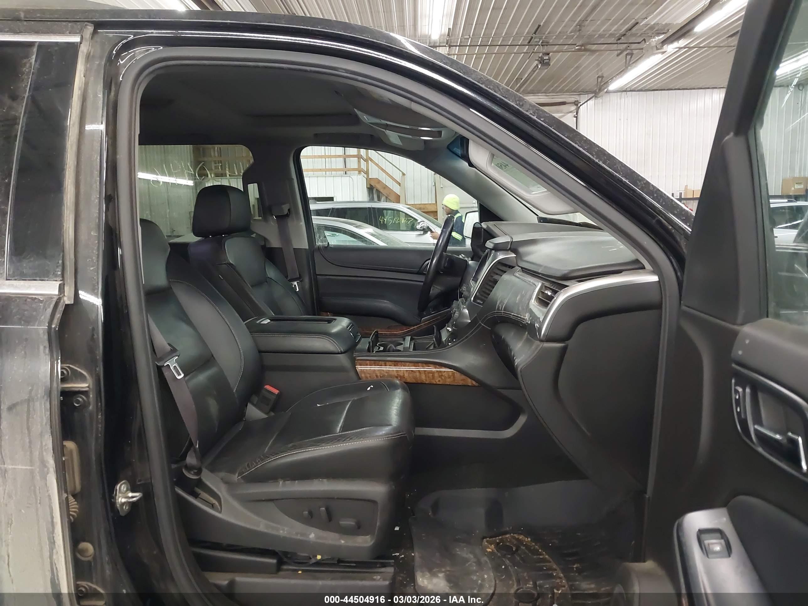 CHEVROLET SUBURBAN image 5