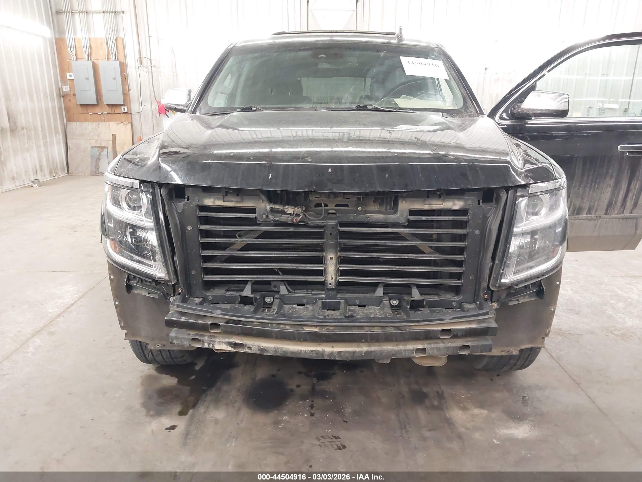 CHEVROLET SUBURBAN image 6