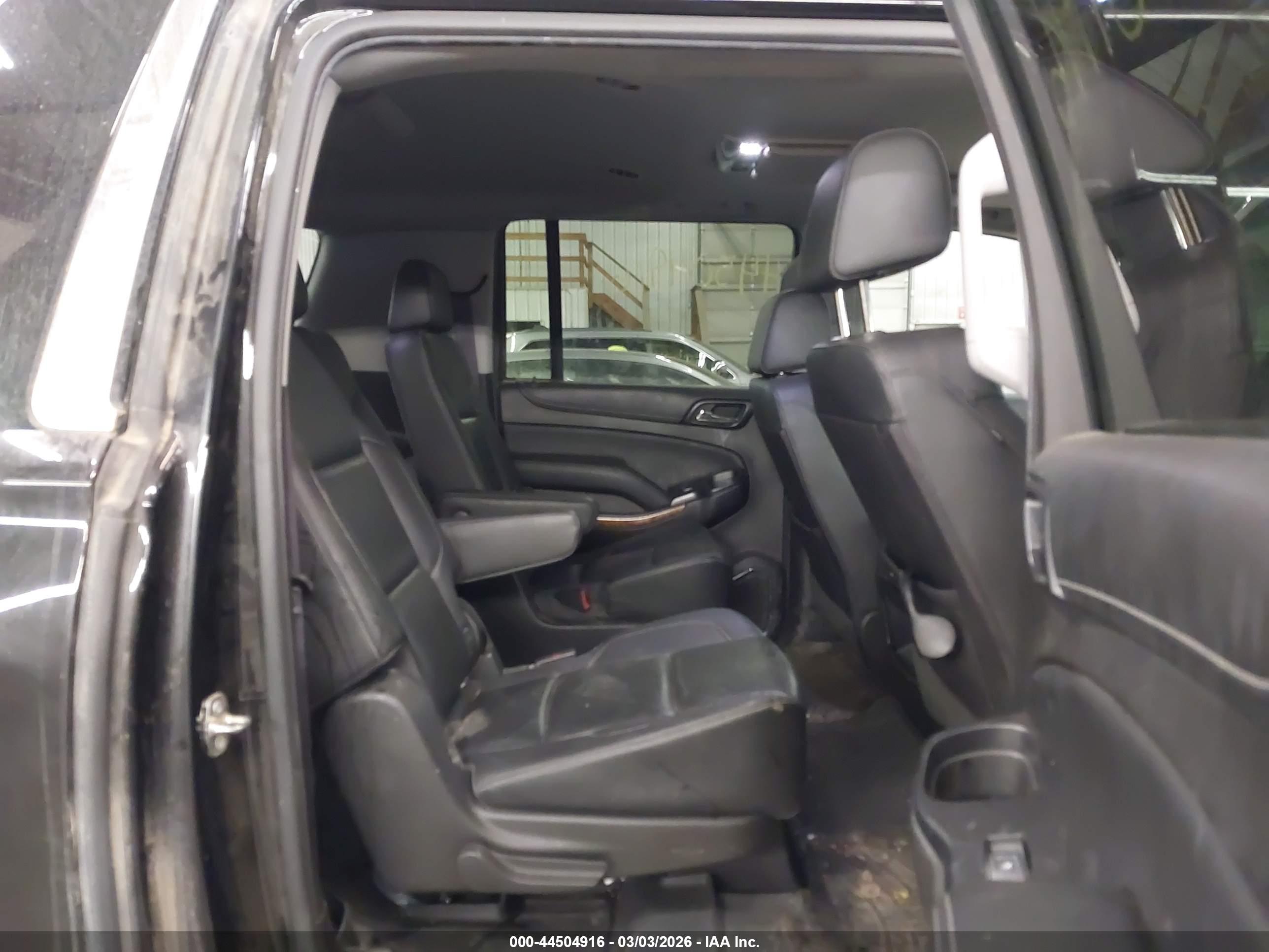 CHEVROLET SUBURBAN image 8