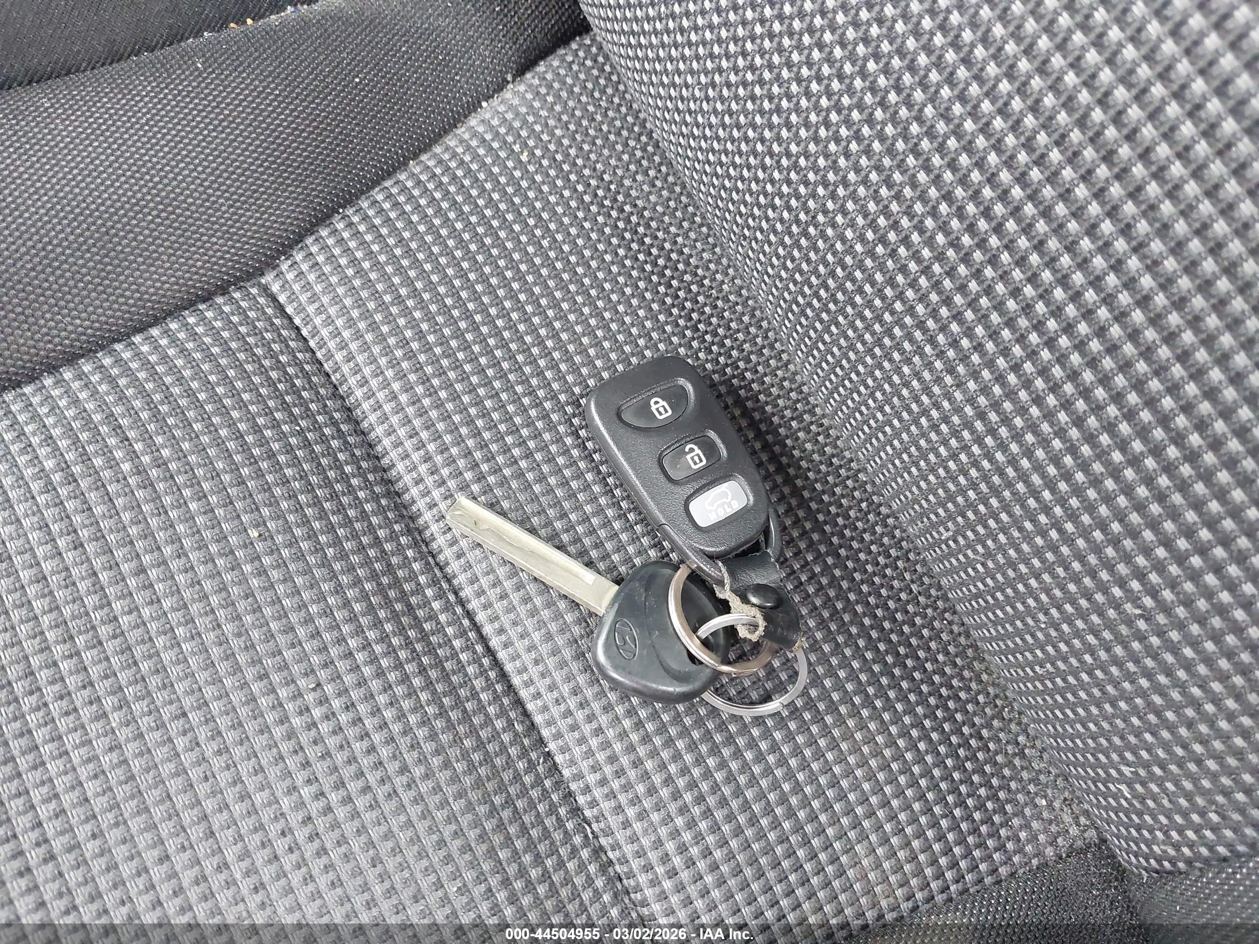 HYUNDAI ELANTRA image 11