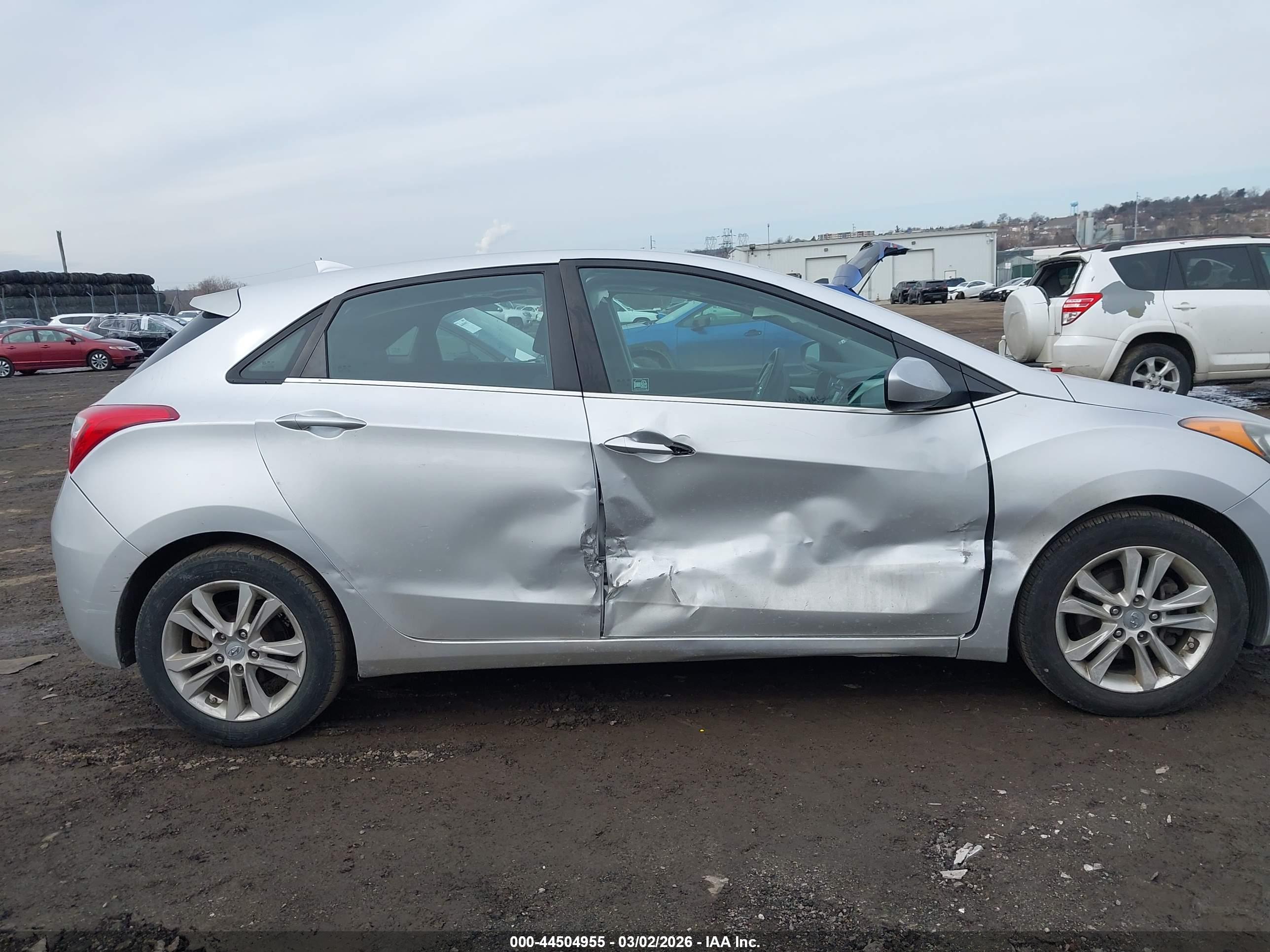 HYUNDAI ELANTRA image 6