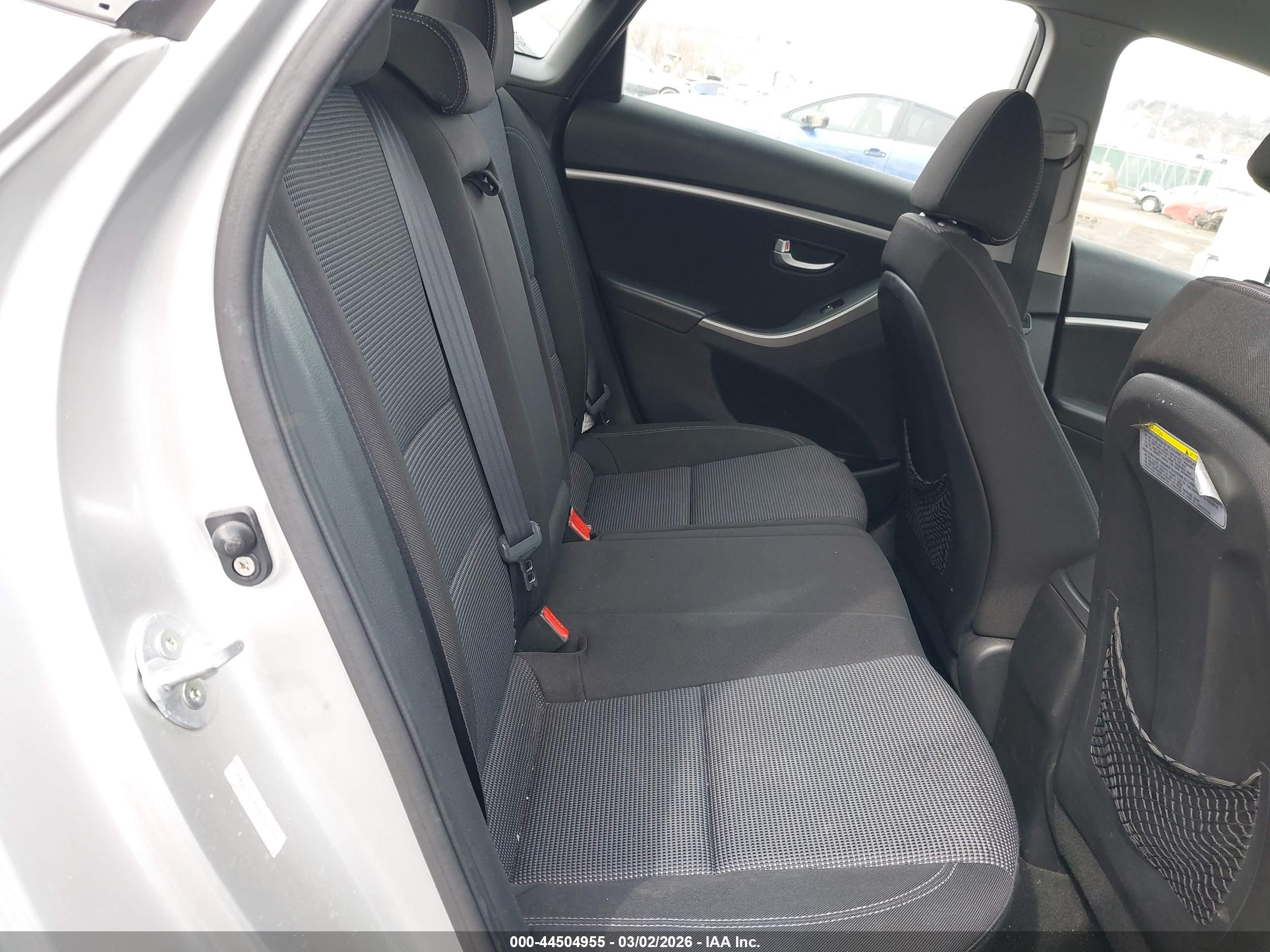 HYUNDAI ELANTRA image 8