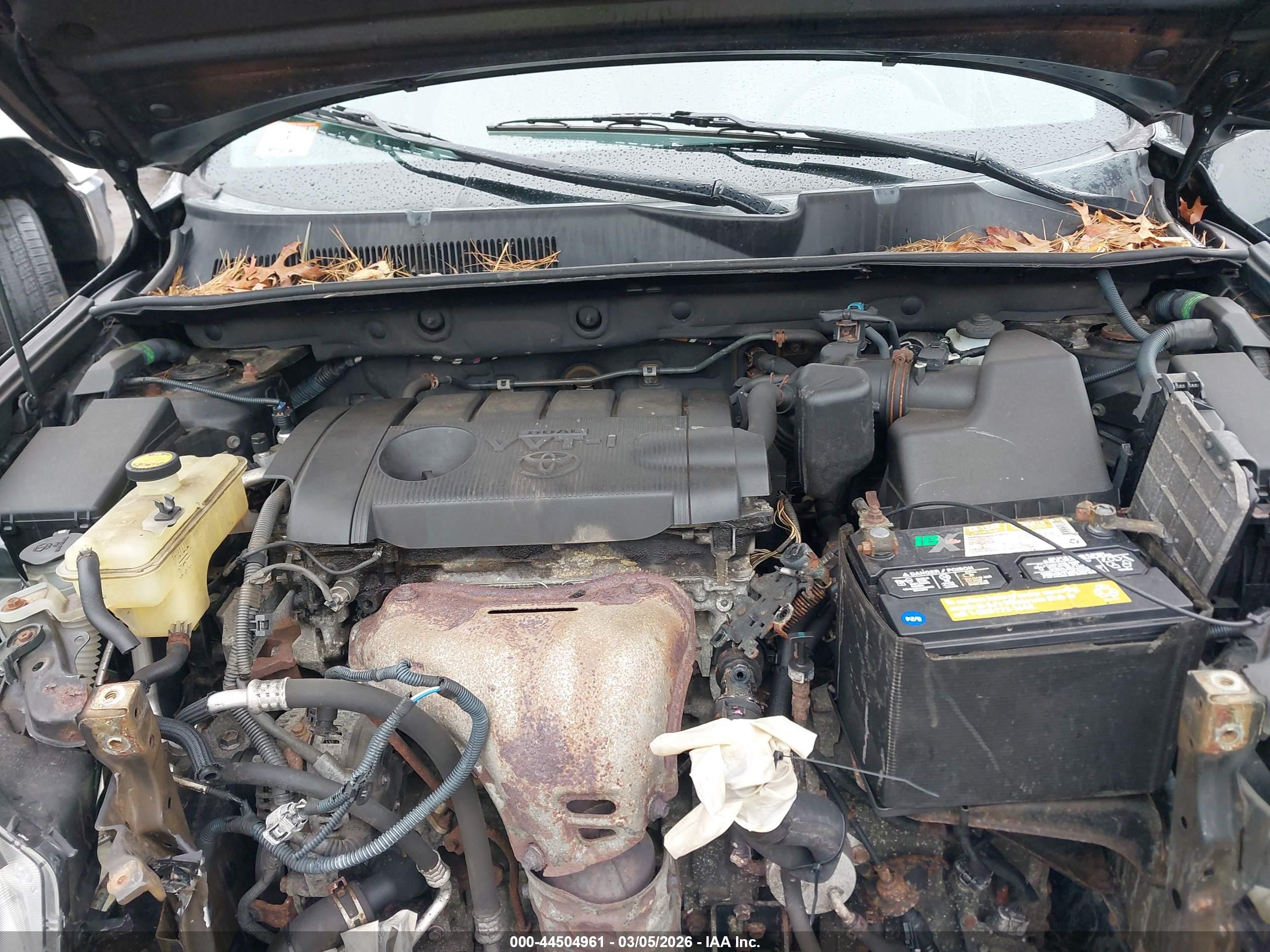 TOYOTA RAV4 image 10