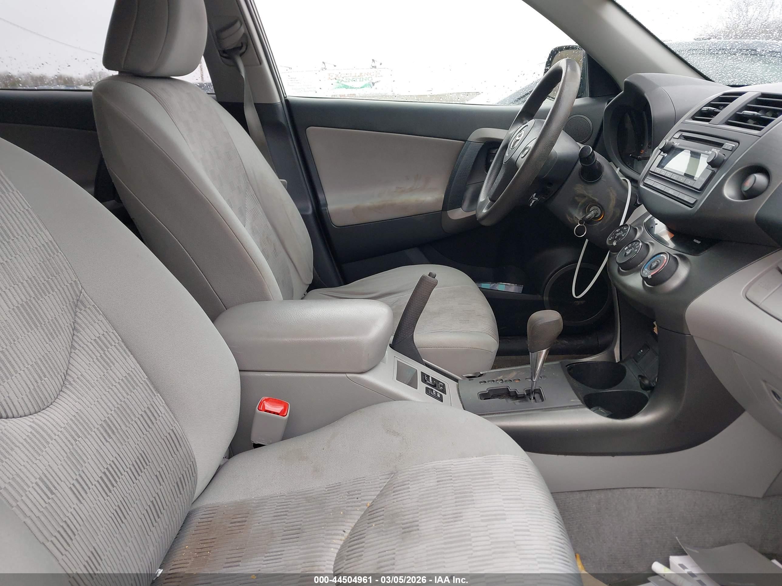 TOYOTA RAV4 image 5