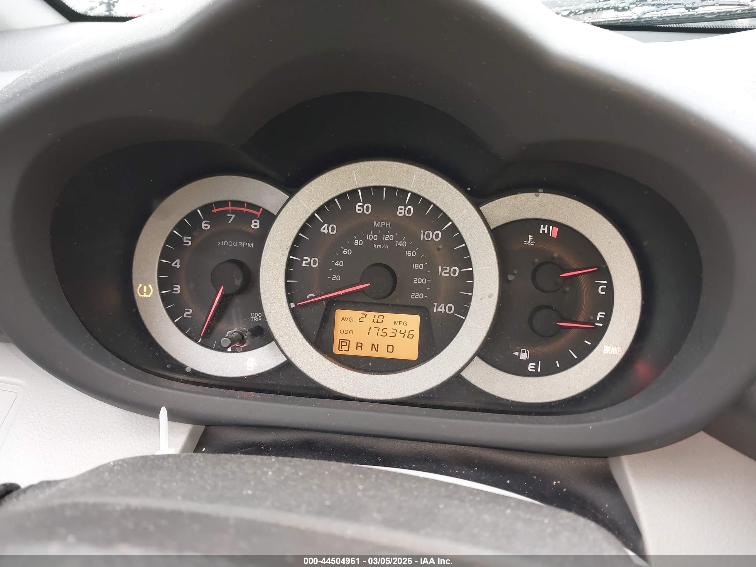 TOYOTA RAV4 image 7
