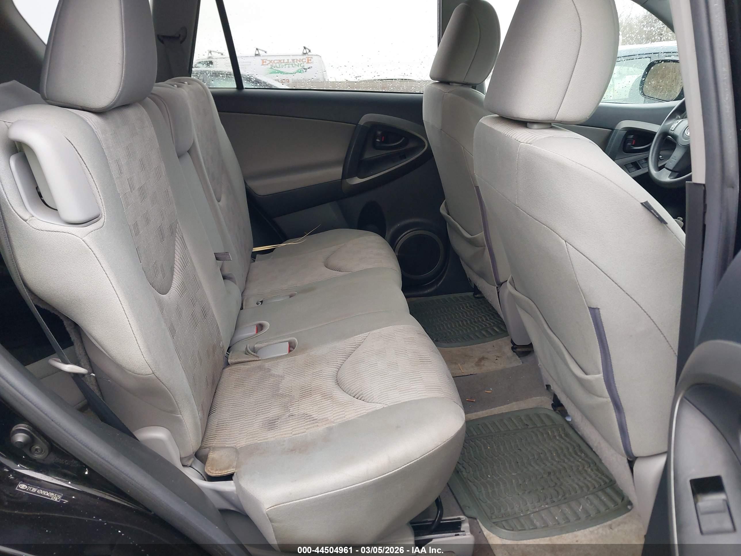 TOYOTA RAV4 image 8