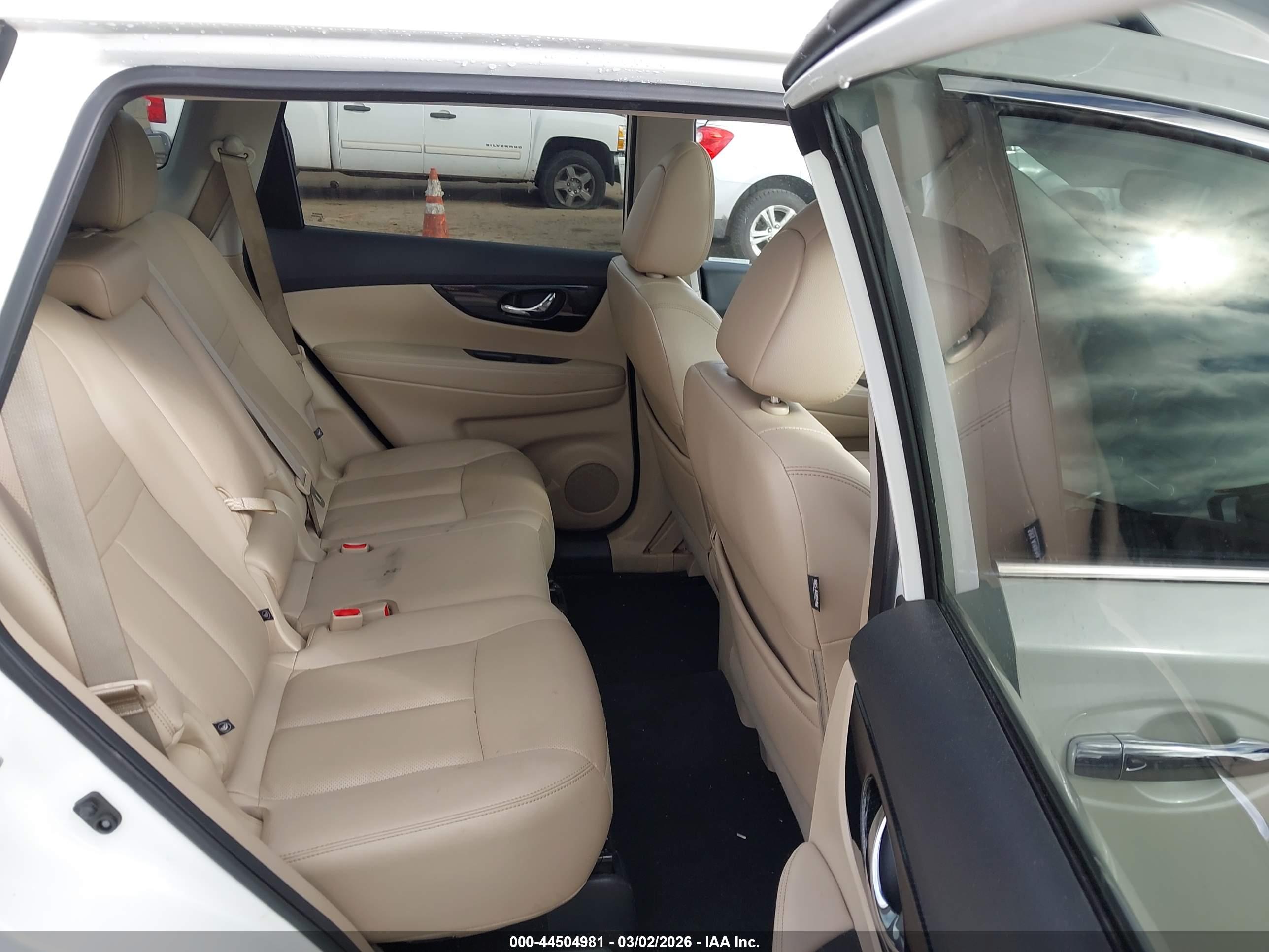 NISSAN ROGUE image 8