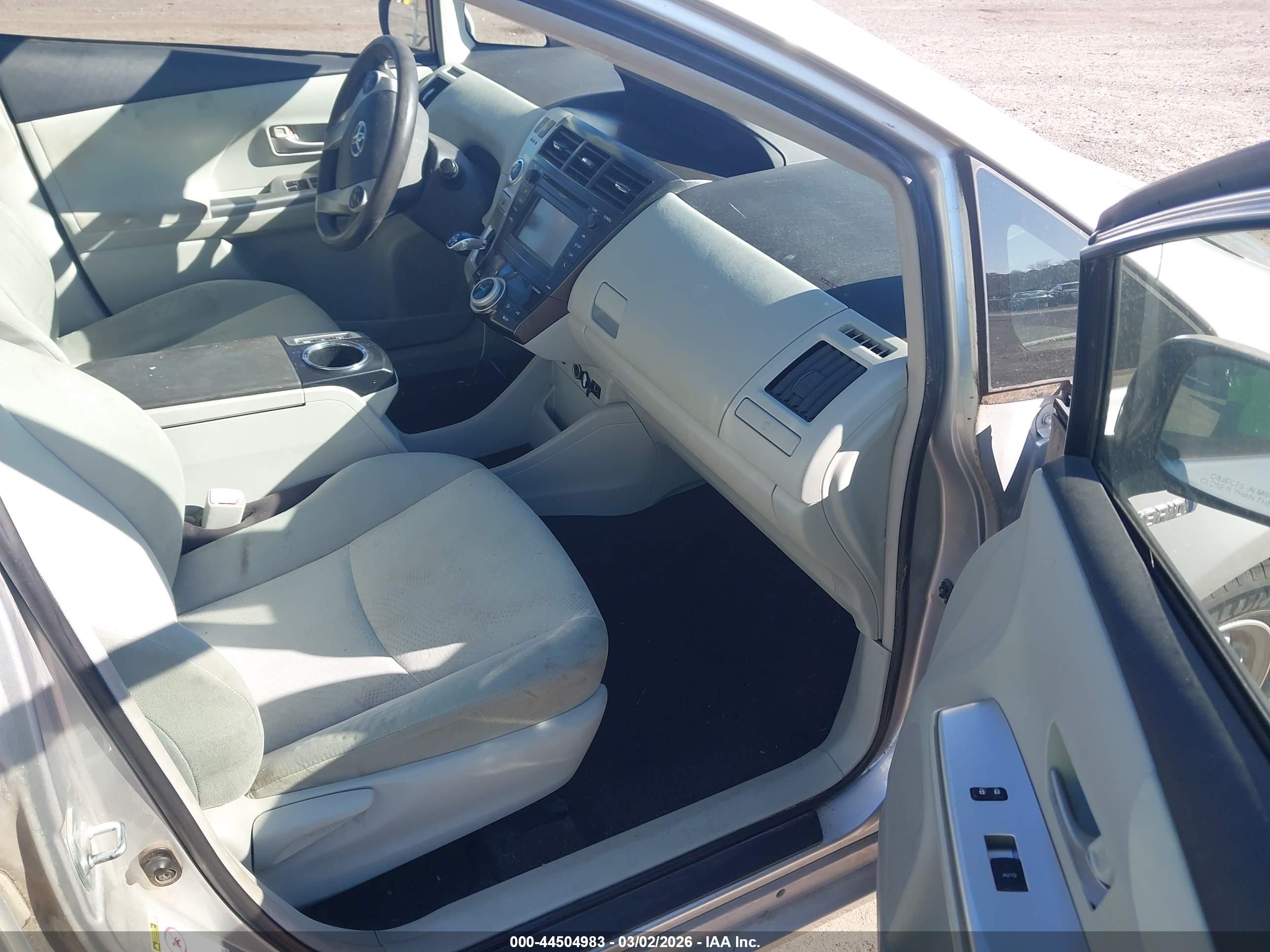 TOYOTA PRIUS image 5