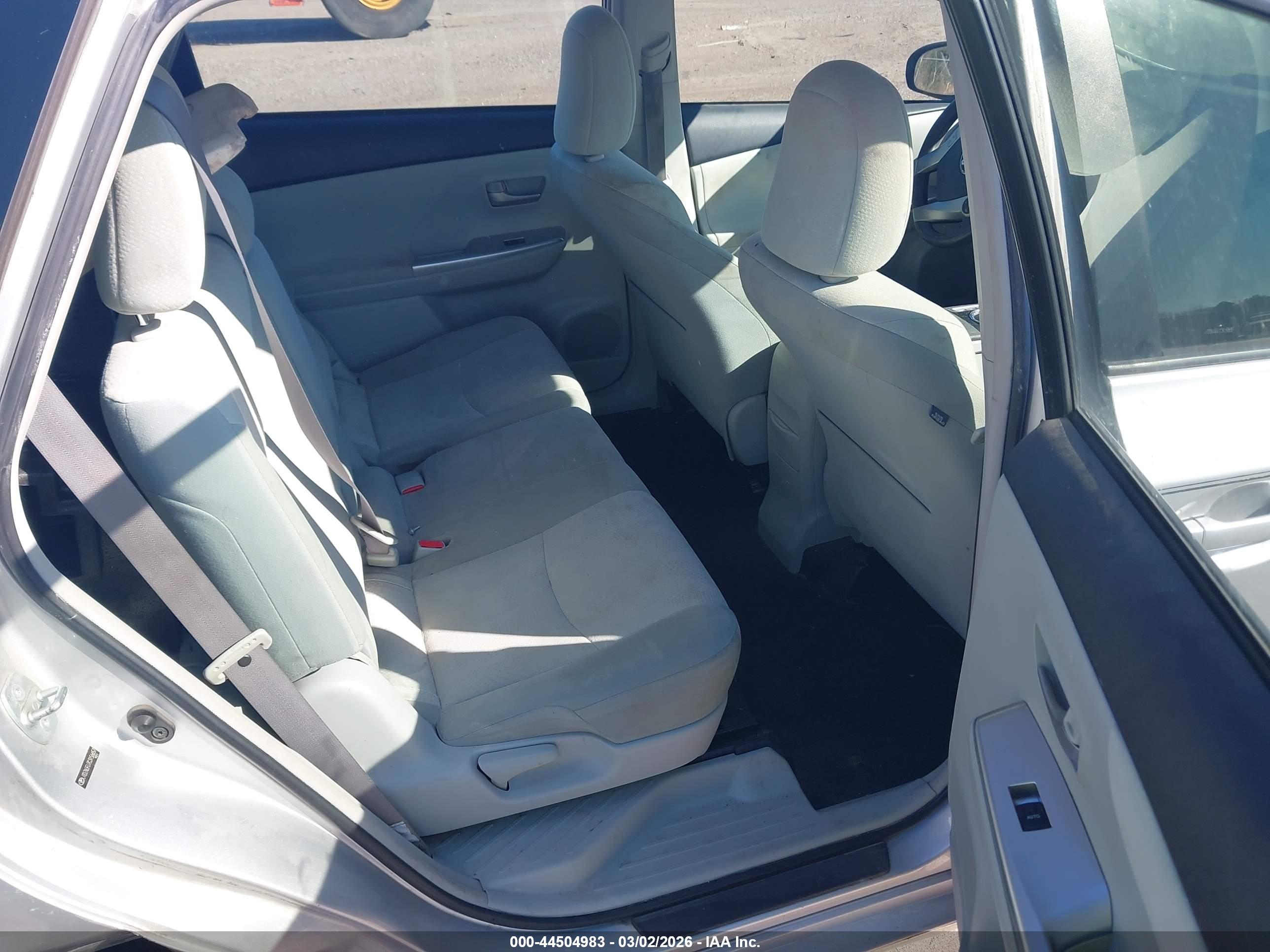 TOYOTA PRIUS image 8
