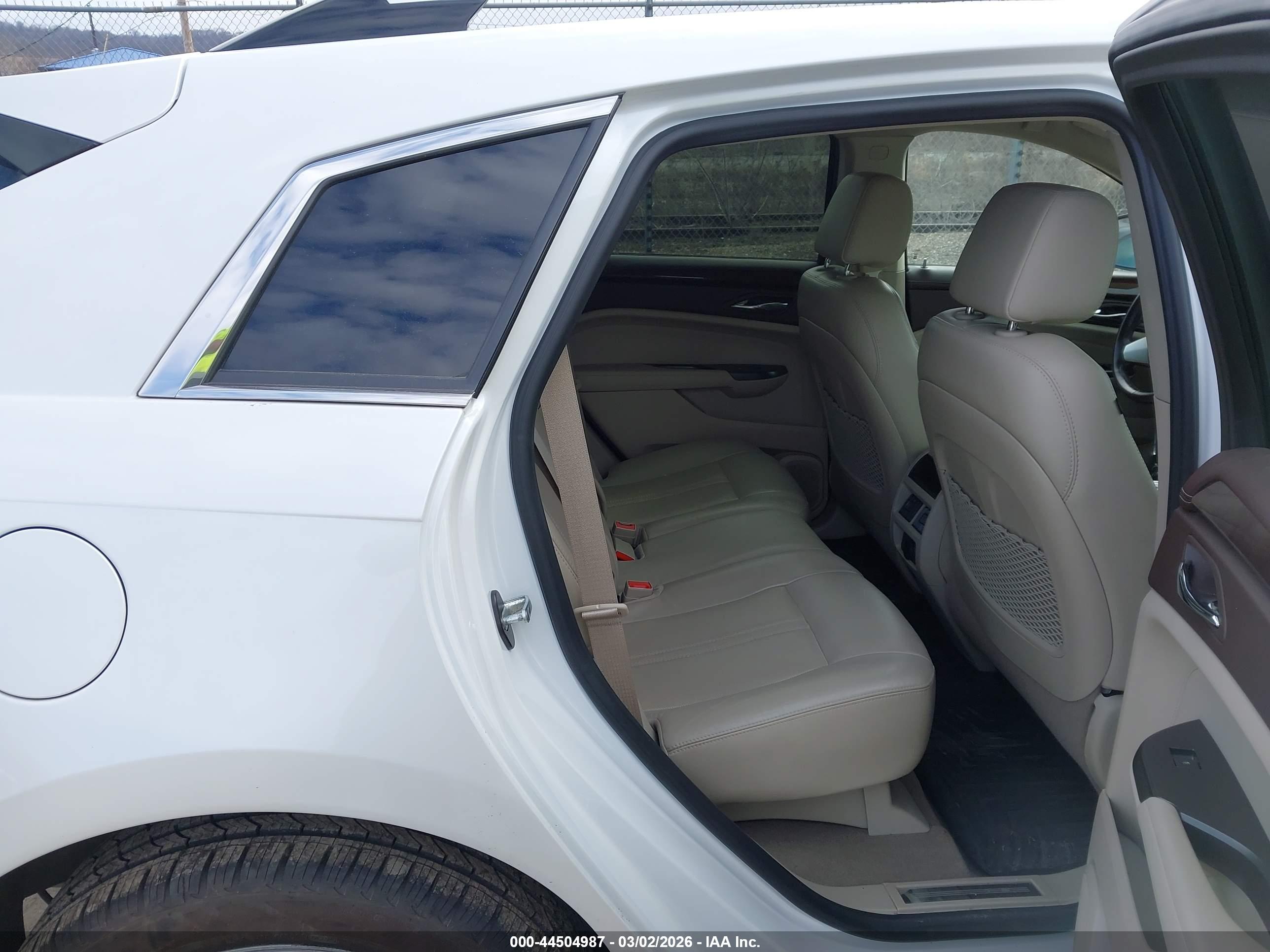 CADILLAC SRX image 8