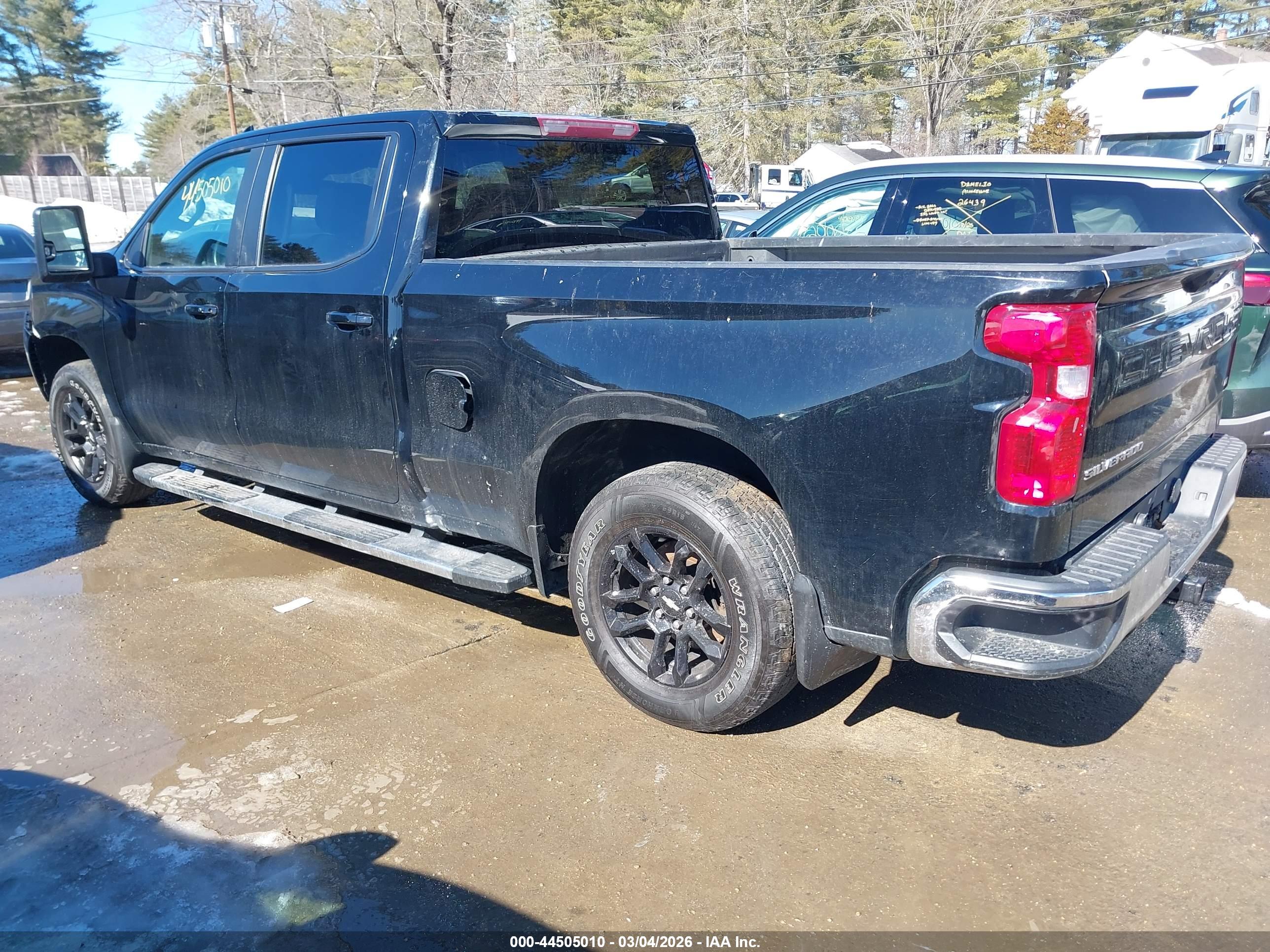 CHEVROLET SILVERADO image 3