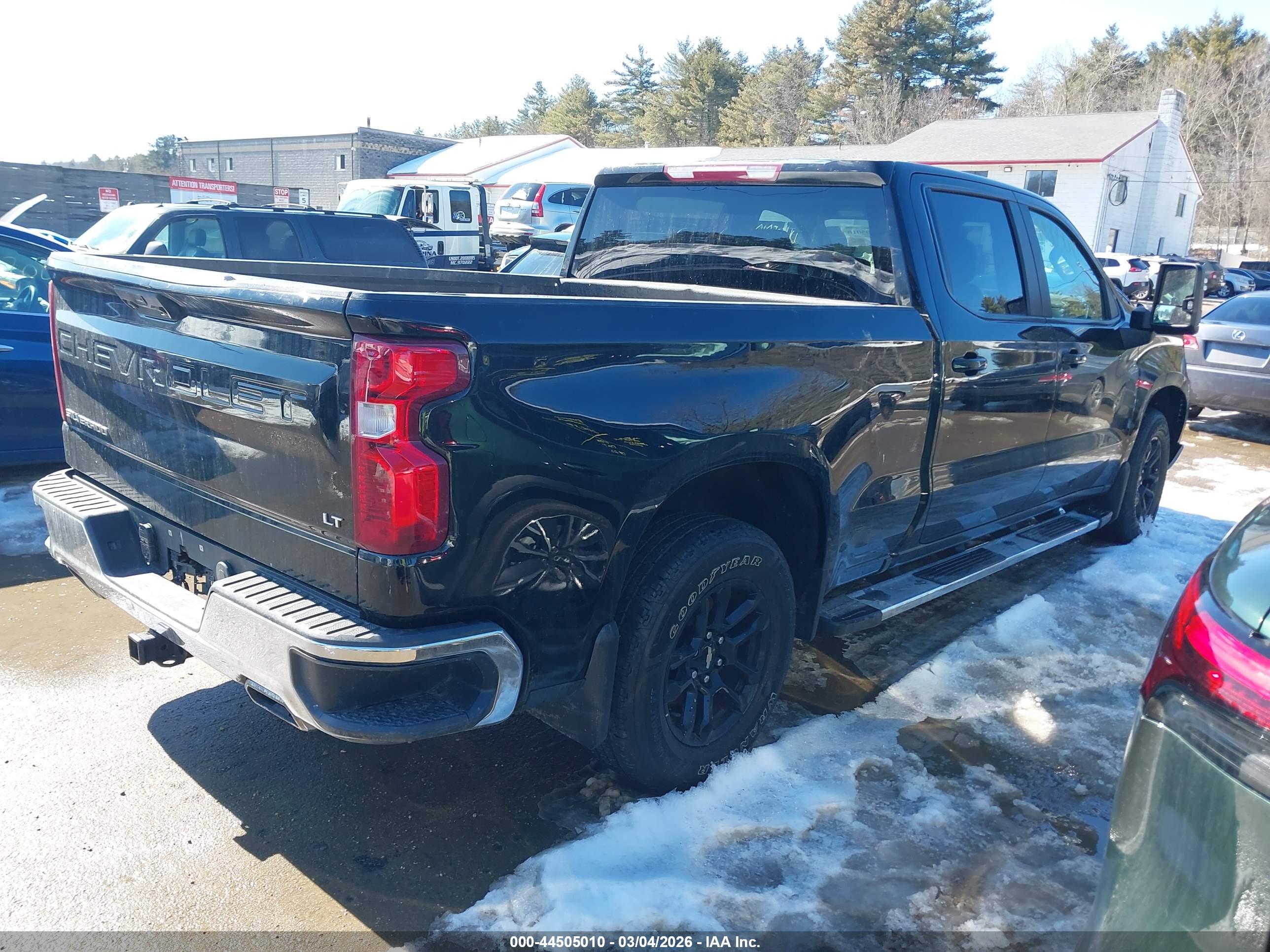 CHEVROLET SILVERADO image 4