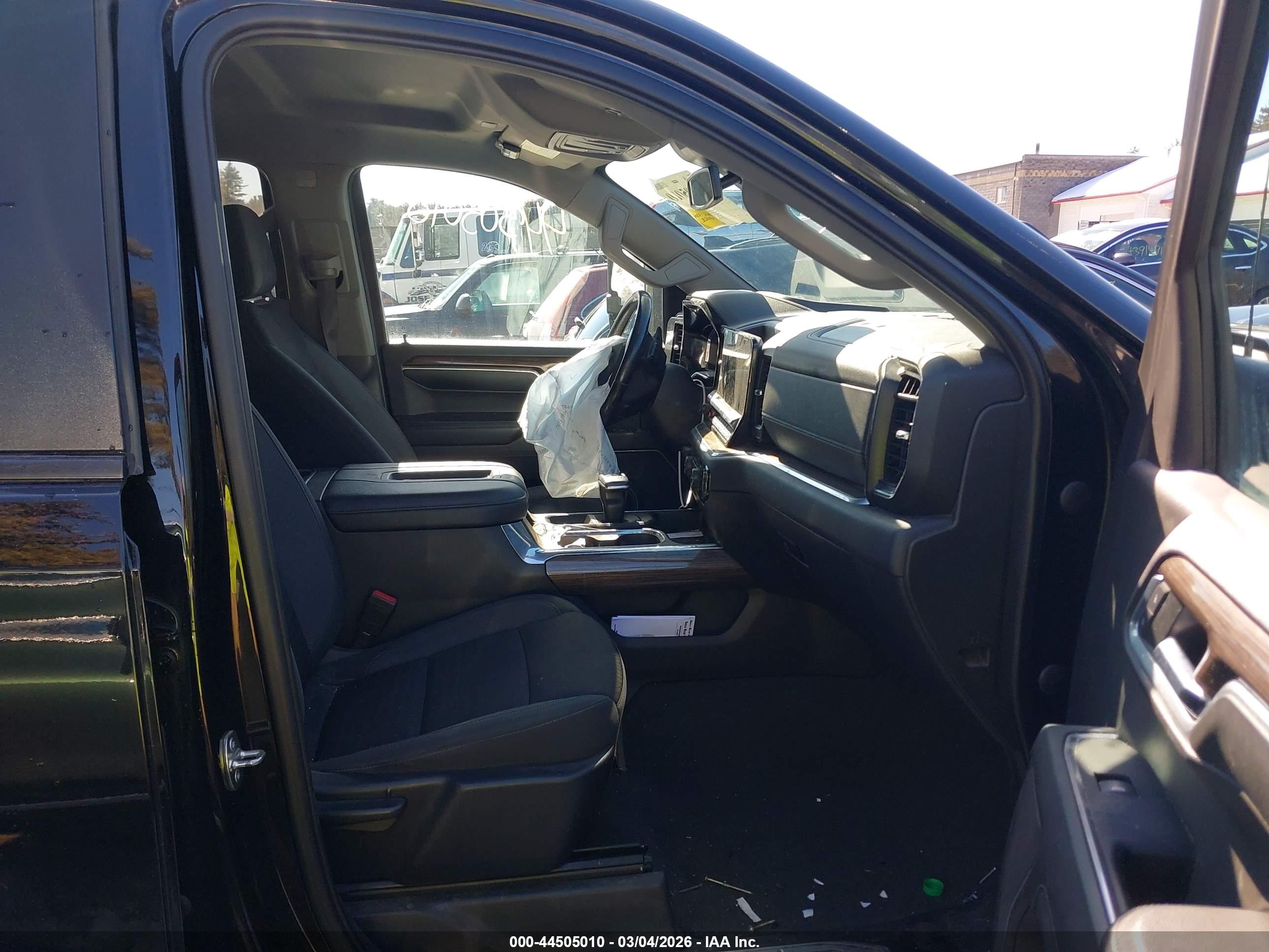 CHEVROLET SILVERADO image 5
