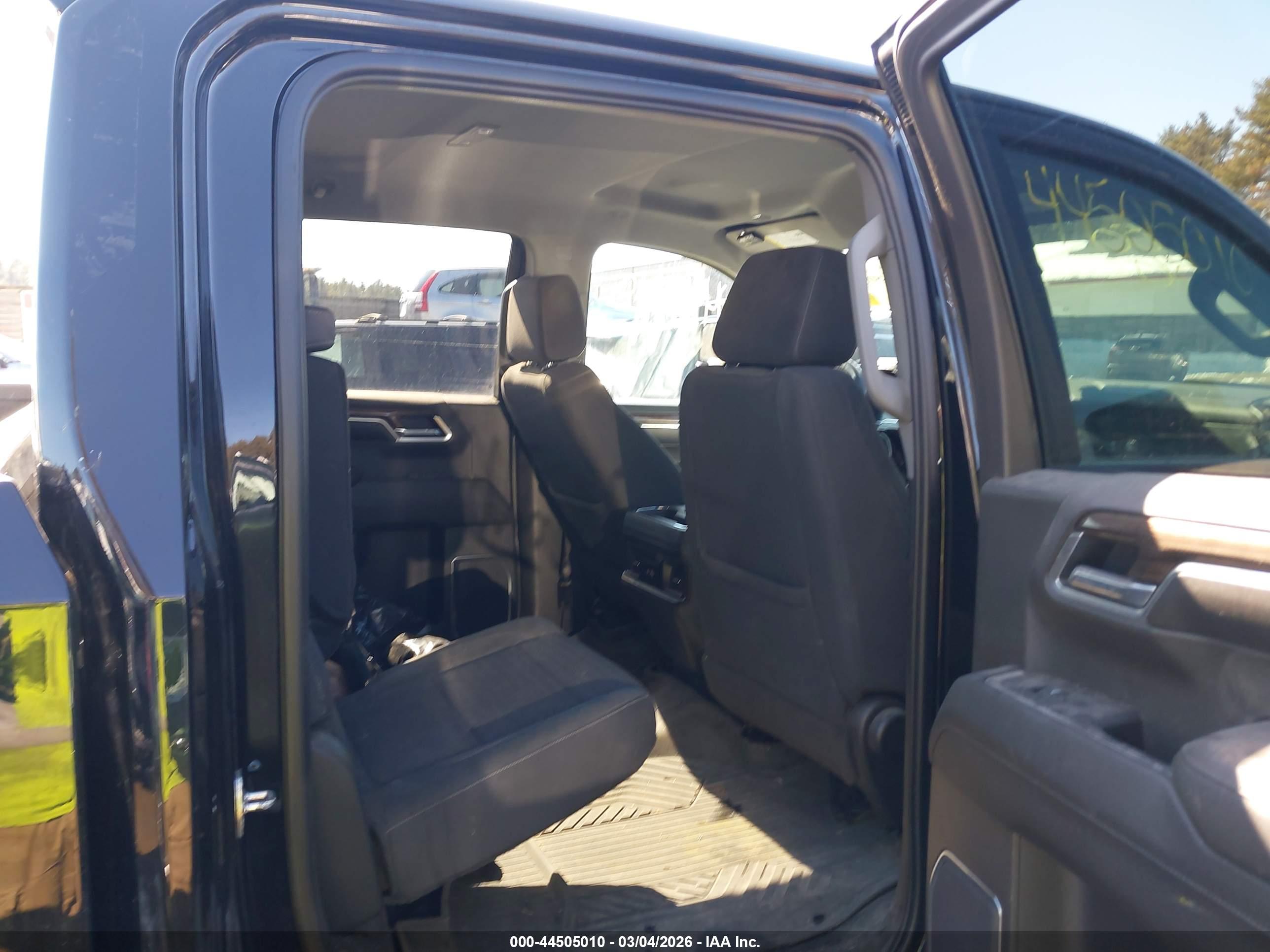 CHEVROLET SILVERADO image 8