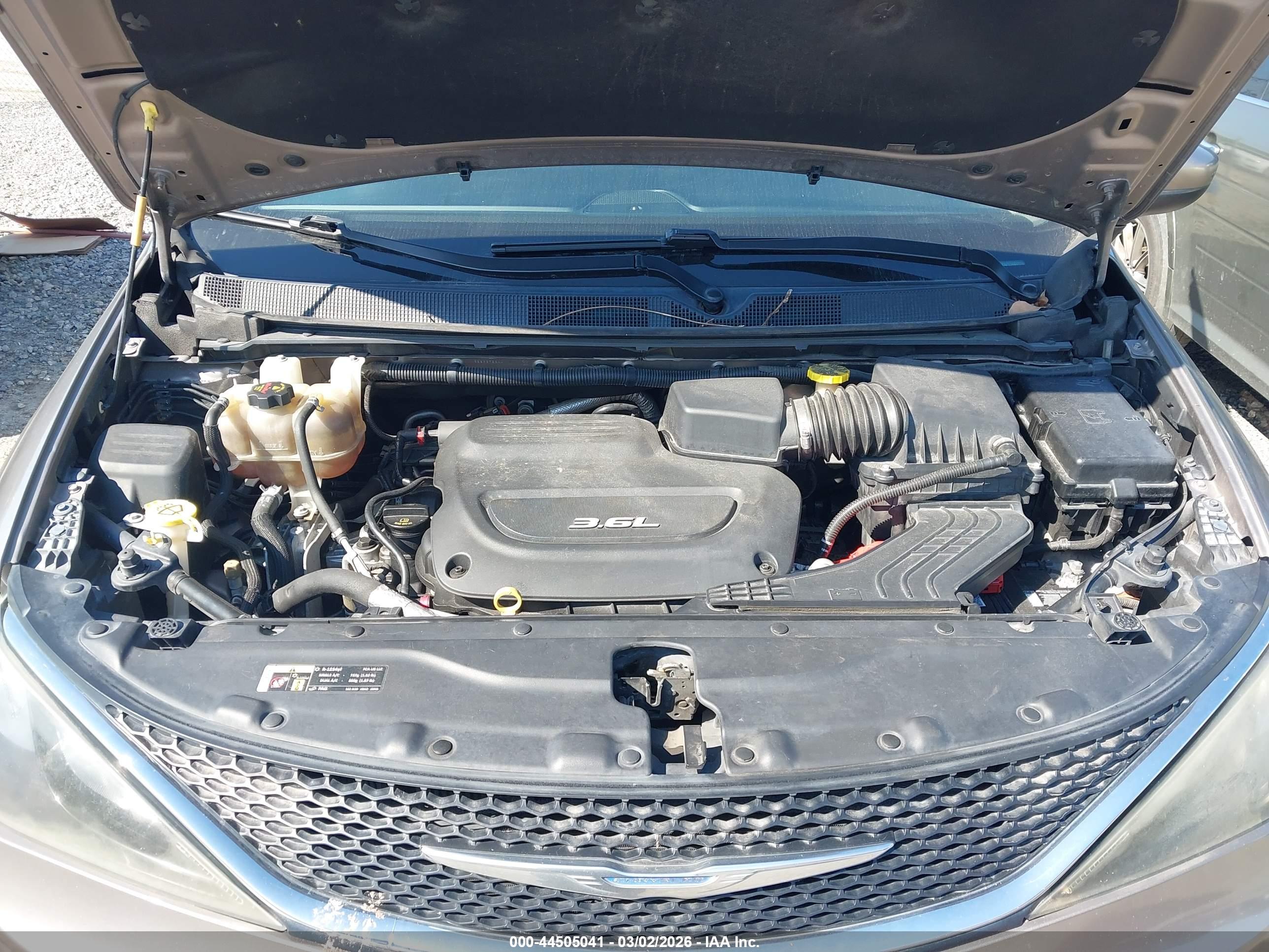 CHRYSLER PACIFICA image 10